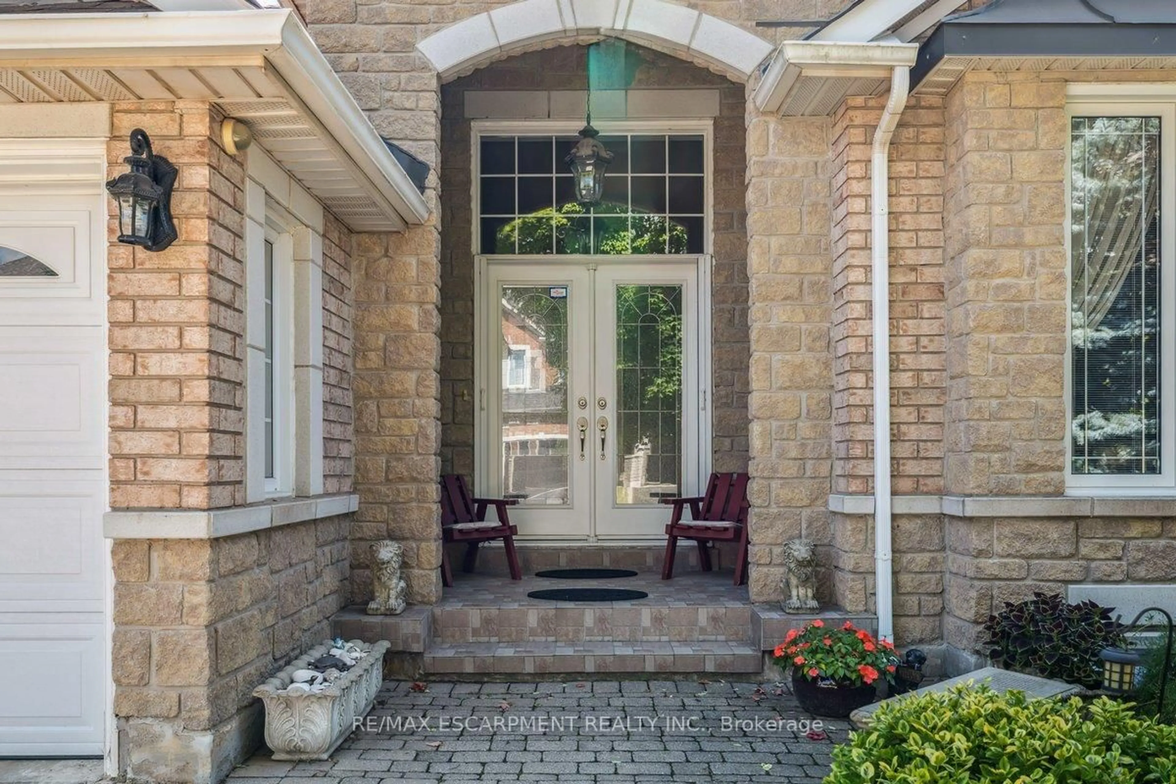 Indoor entryway for 2428 Salcome Dr, Oakville Ontario L6H 7N5