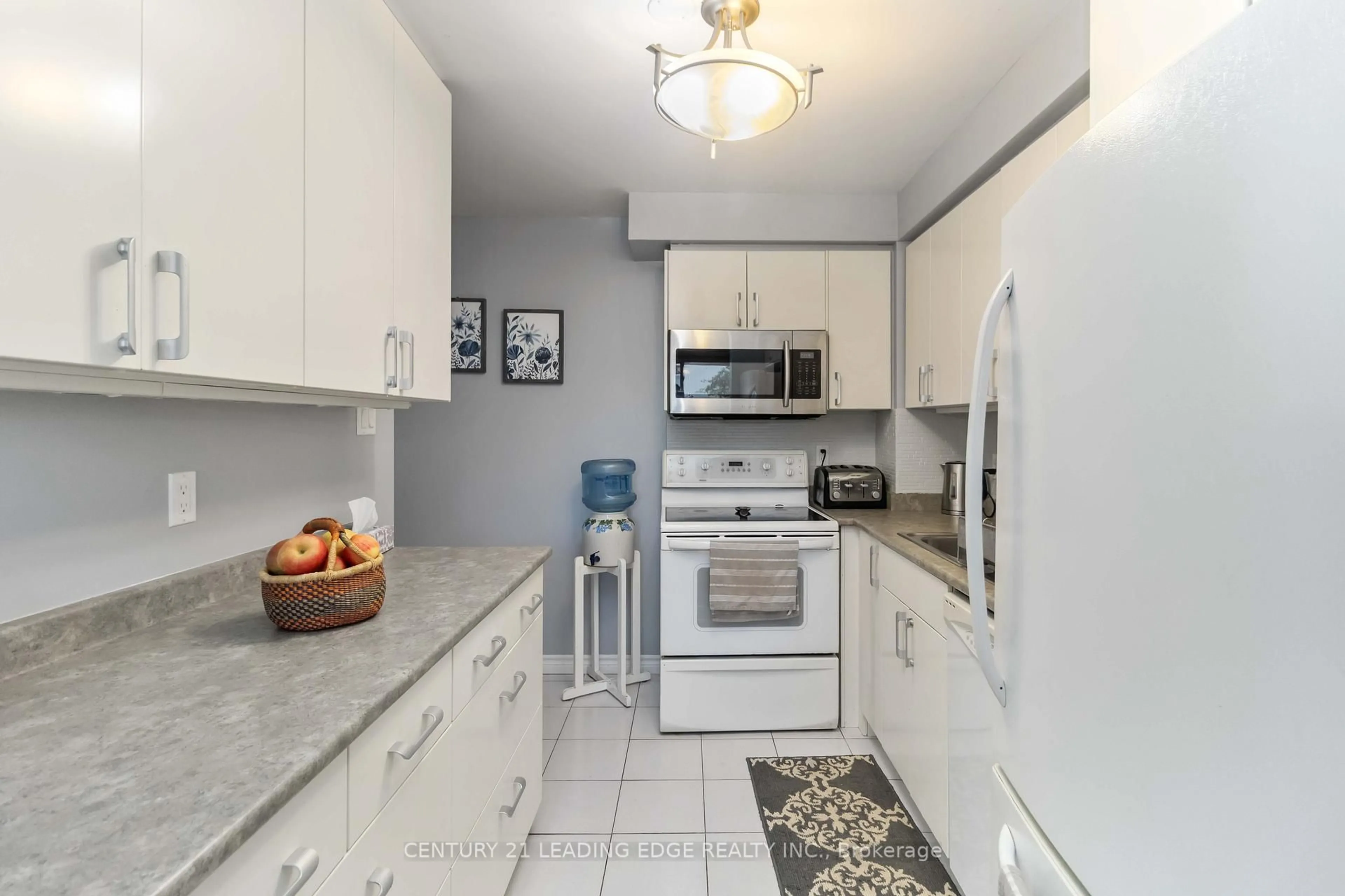 Standard kitchen, ceramic/tile floor for 3339 COUNCIL RING Rd #77, Mississauga Ontario L5L 2A9
