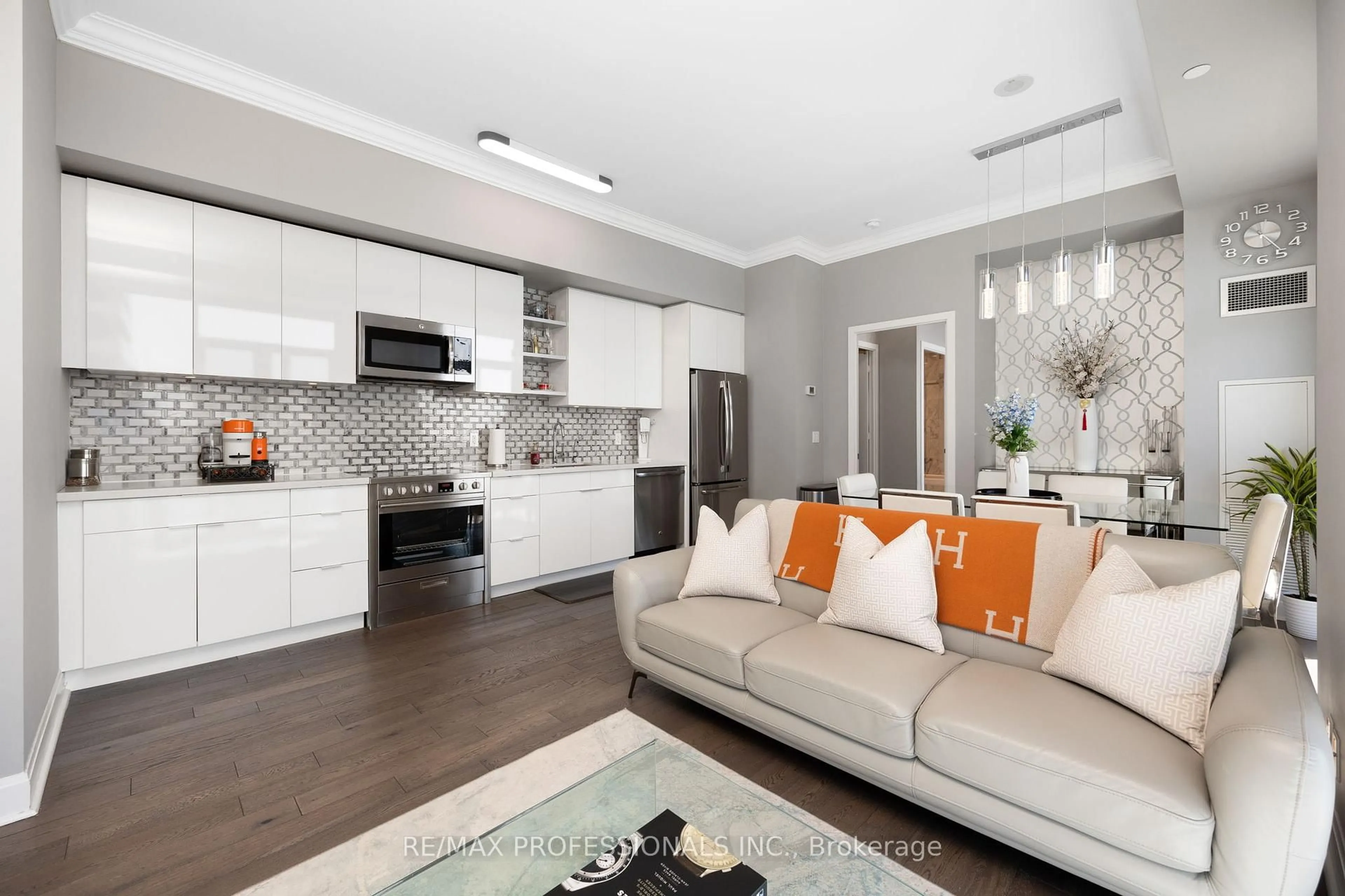 Open concept kitchen, unknown for 33 Shore Breeze Dr #LPH3501, Toronto Ontario M8V 0G1