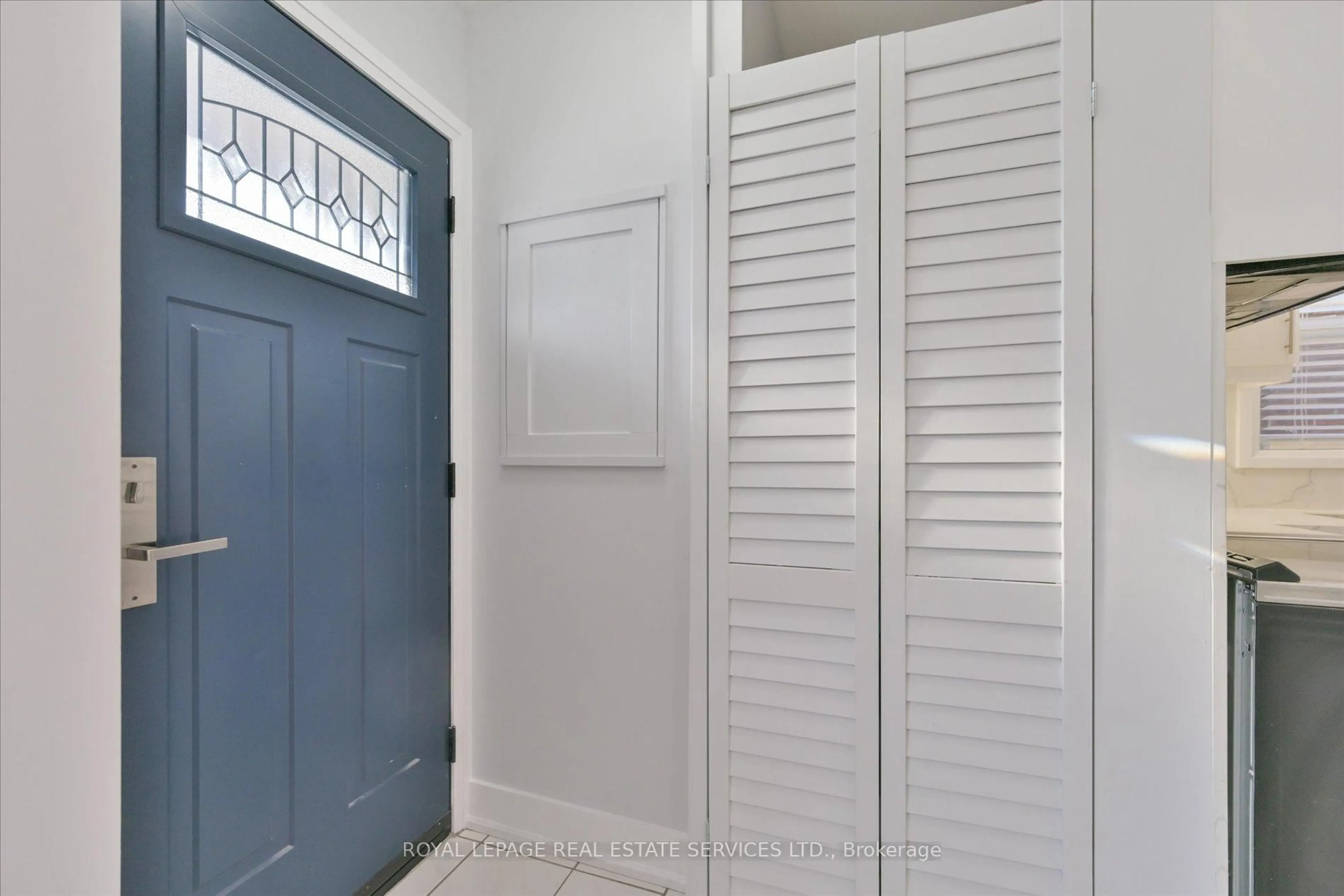 Indoor entryway for 8 Pritchard Ave, Toronto Ontario M6N 1T1