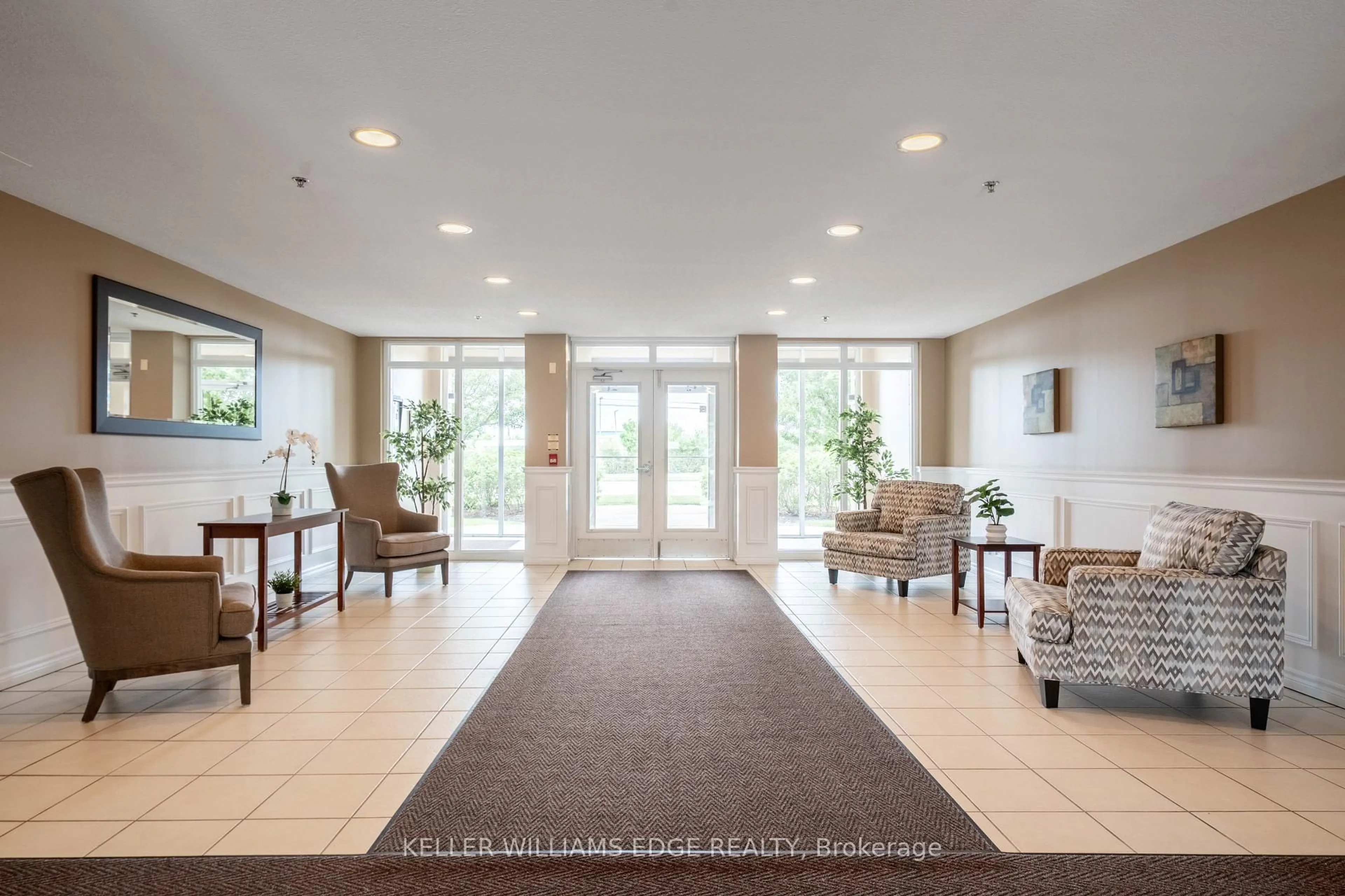 Indoor foyer for 4450 Fairview St #304, Burlington Ontario L7L 7K7