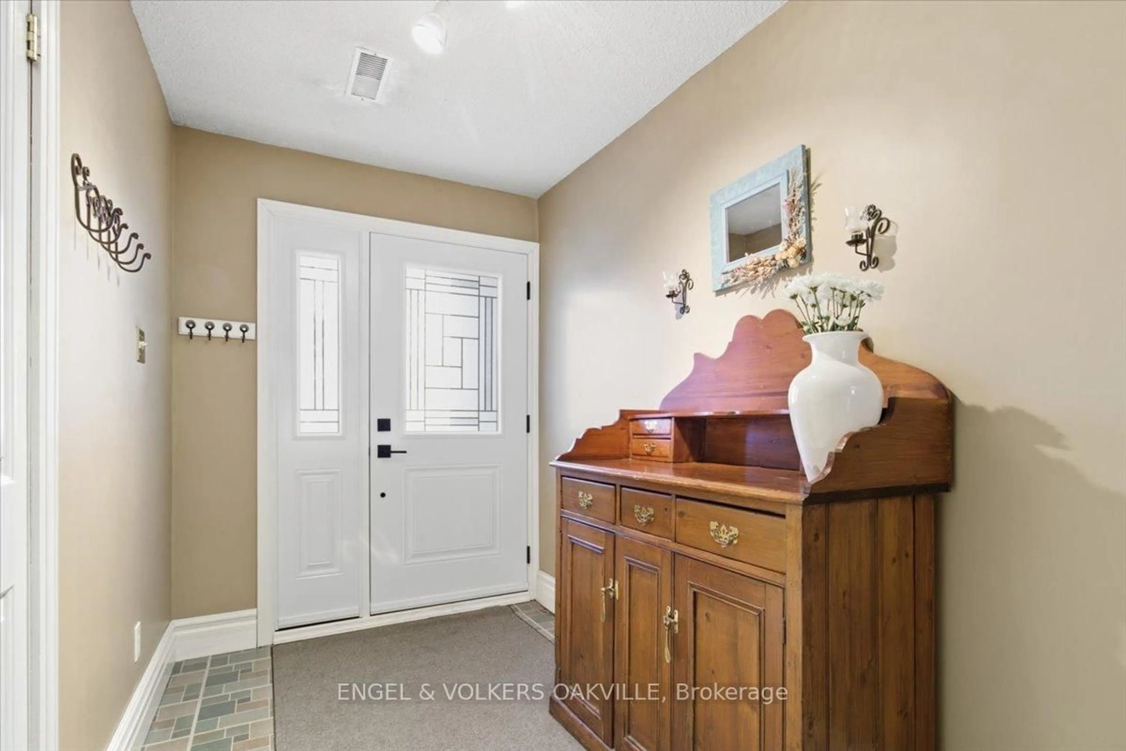 Indoor entryway for 1340 Hampton St #31, Oakville Ontario L6H 2S6