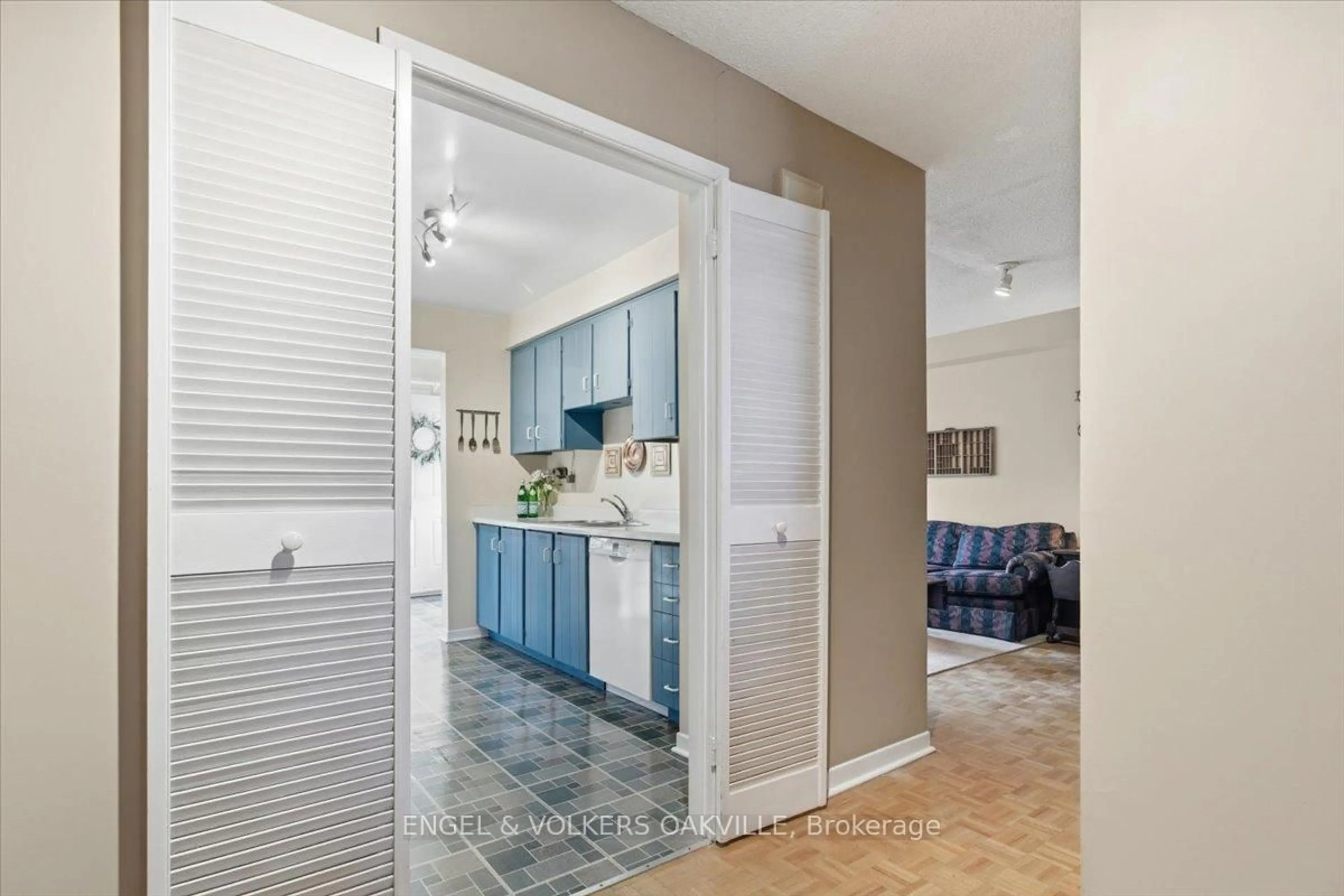 Indoor entryway for 1340 Hampton St #31, Oakville Ontario L6H 2S6
