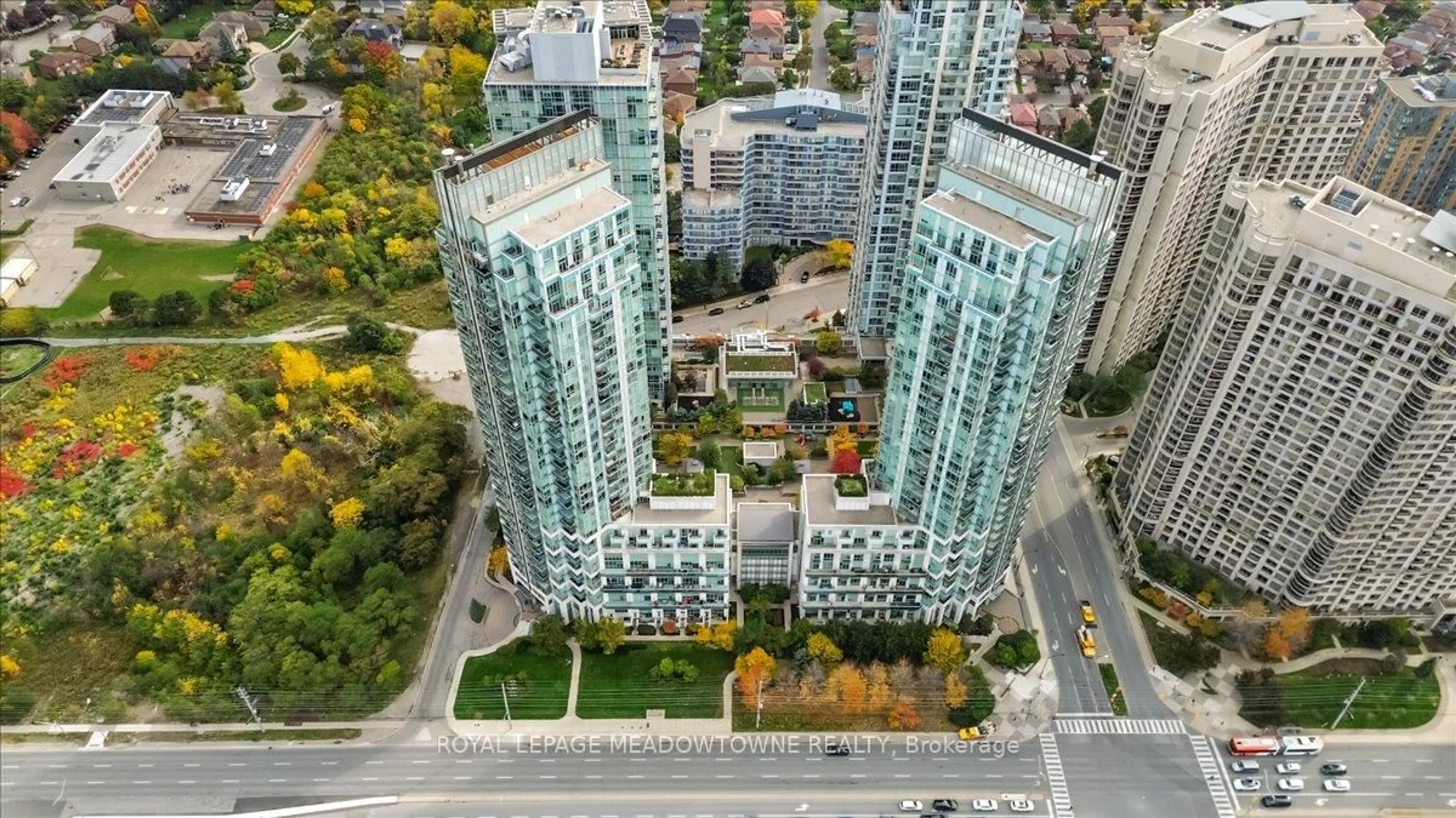 A pic from outside/outdoor area/front of a property/back of a property/a pic from drone, city buildings view from balcony for 220 Burnhamthorpe Rd #914, Mississauga Ontario L5B 4N4