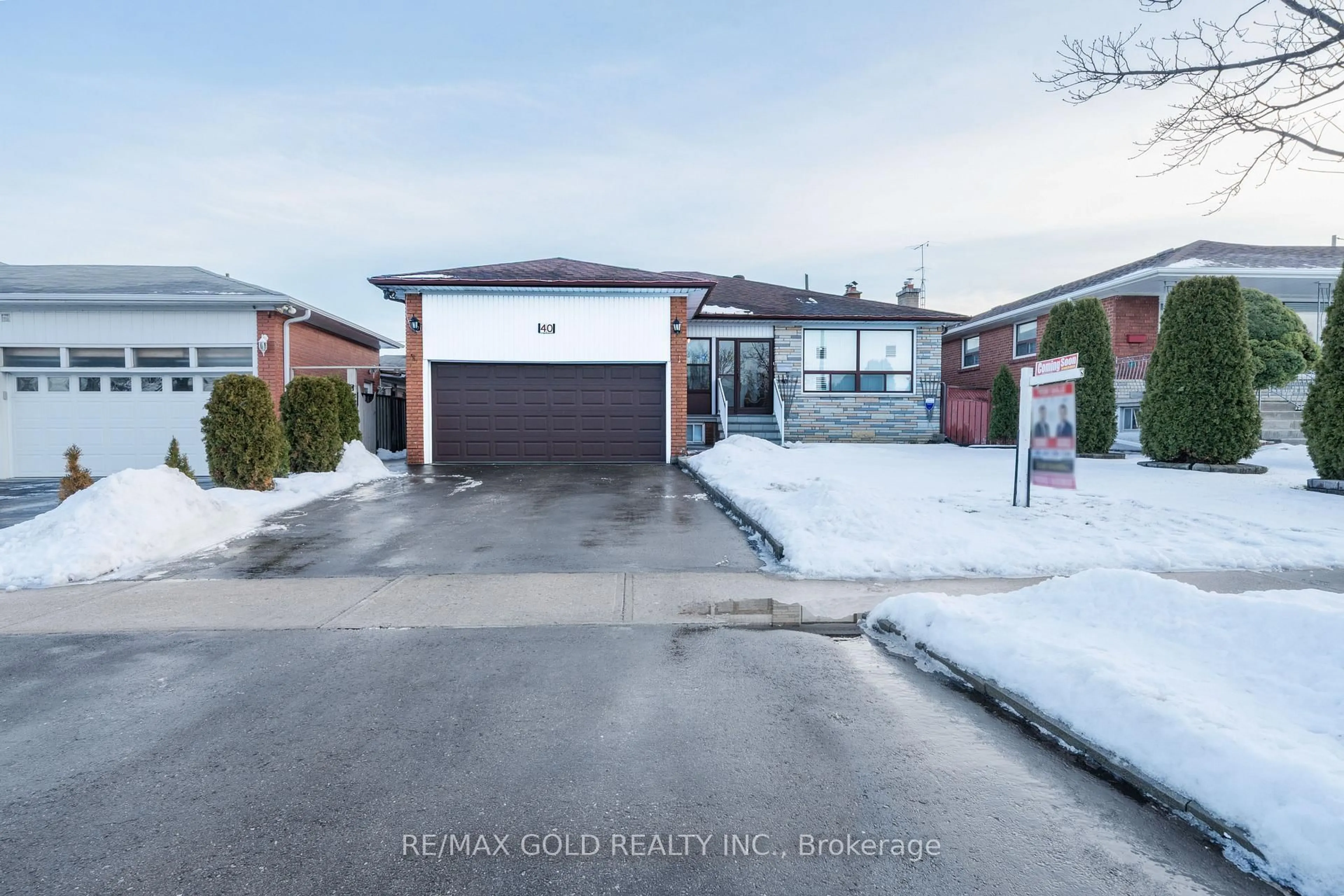 A pic from outside/outdoor area/front of a property/back of a property/a pic from drone, street for 40 Maryhill Dr, Toronto Ontario M9V 3C2