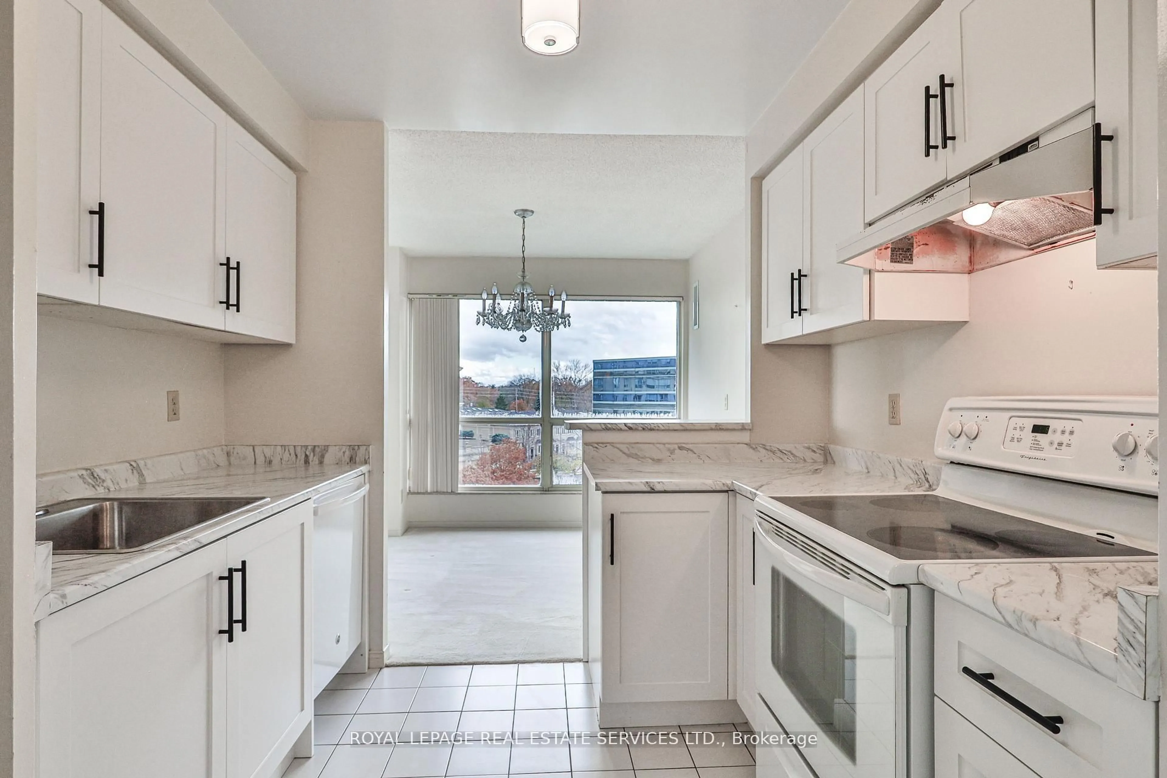 Standard kitchen, ceramic/tile floor for 2269 Lake Shore Blvd #611, Toronto Ontario M8V 3X6