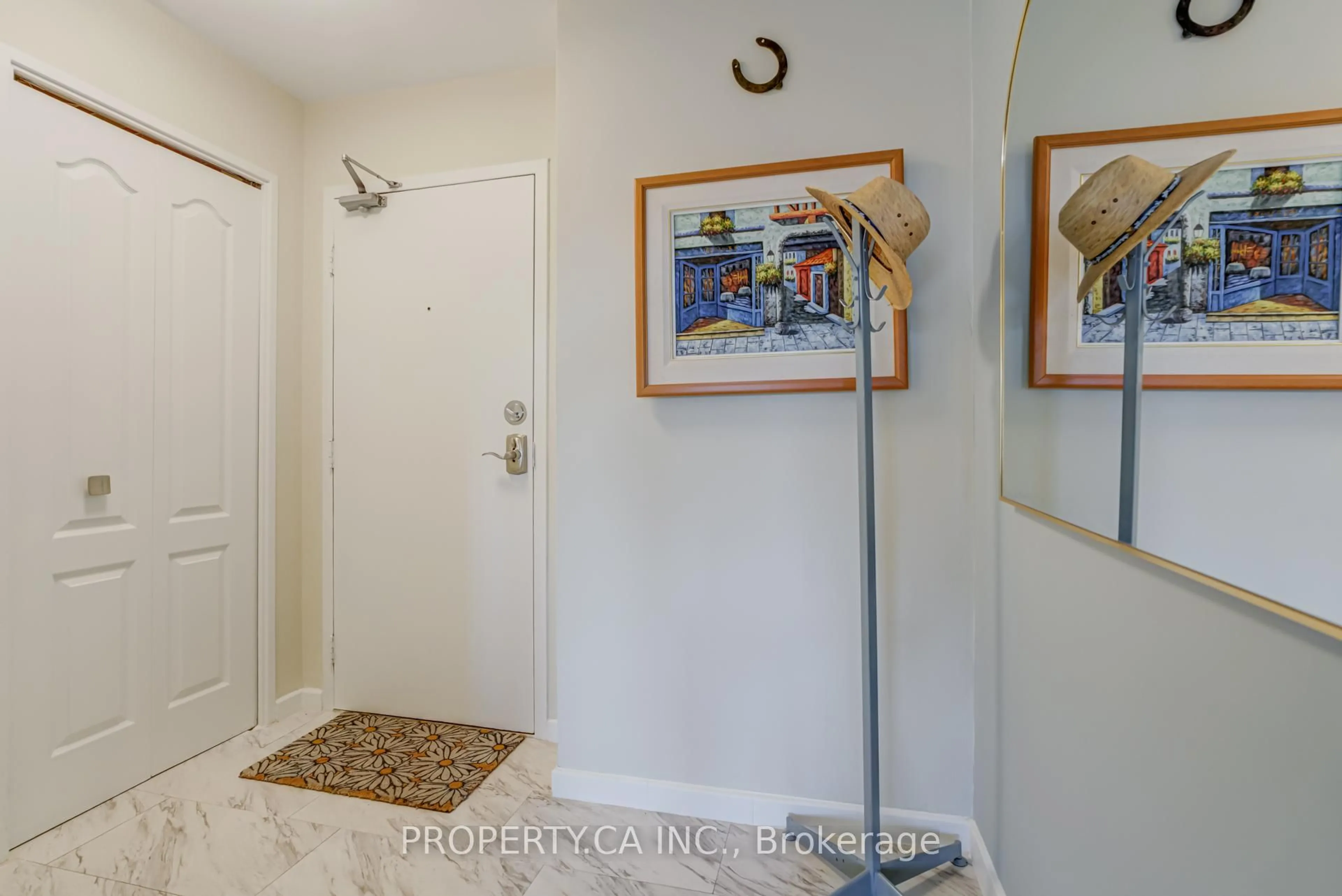 Indoor entryway for 9 Four Winds Dr #1113, Toronto Ontario M3J 2S8