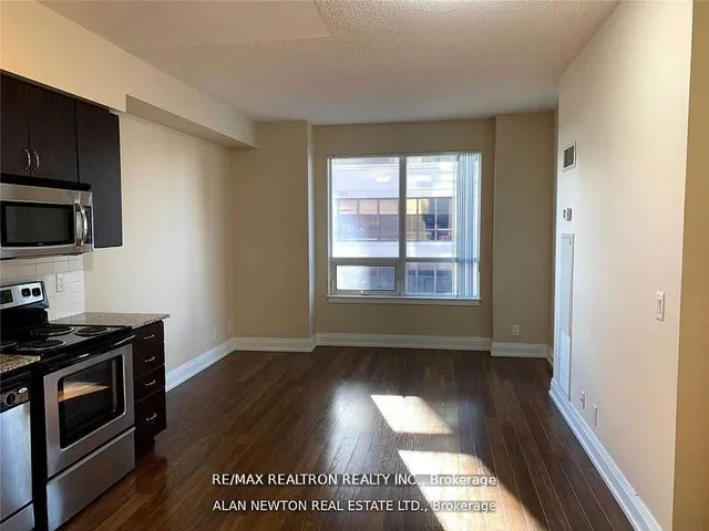 1 De Boers Dr #314, Toronto 5