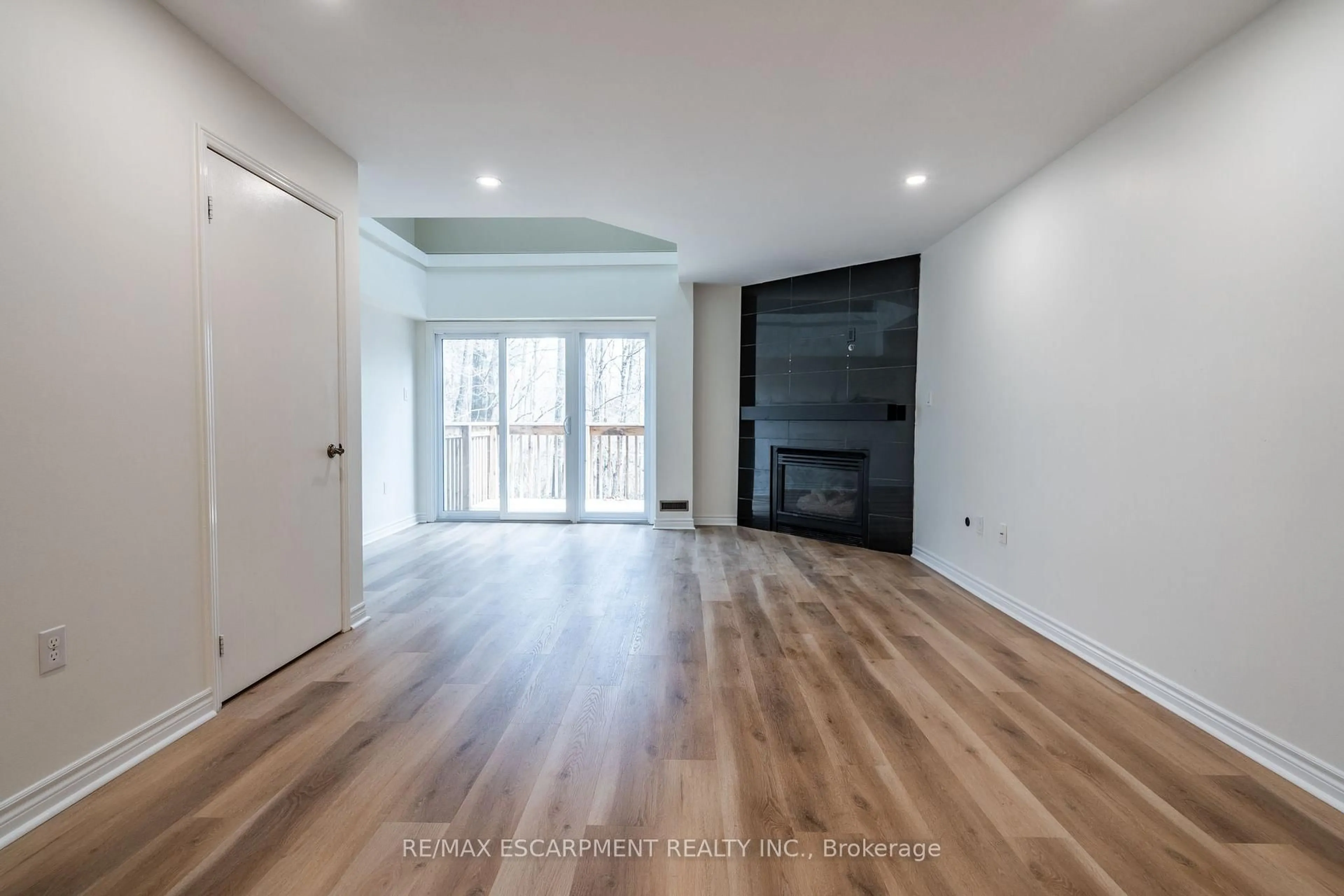 A pic of a room for 2075 Walkers Line #246, Burlington Ontario L7M 4G7