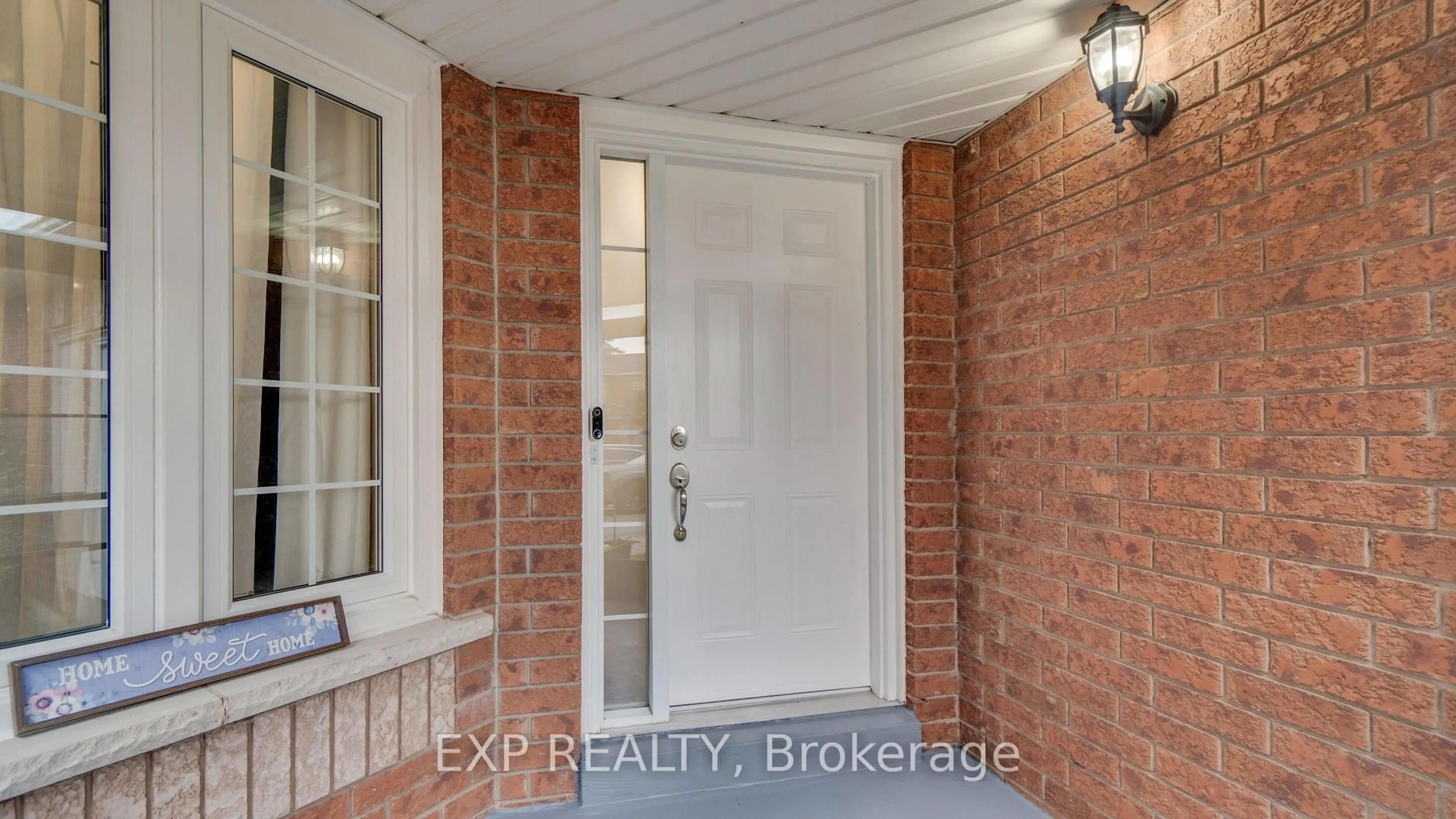 Indoor entryway for 7159 Spyglass Cres, Mississauga Ontario L5N 7H3