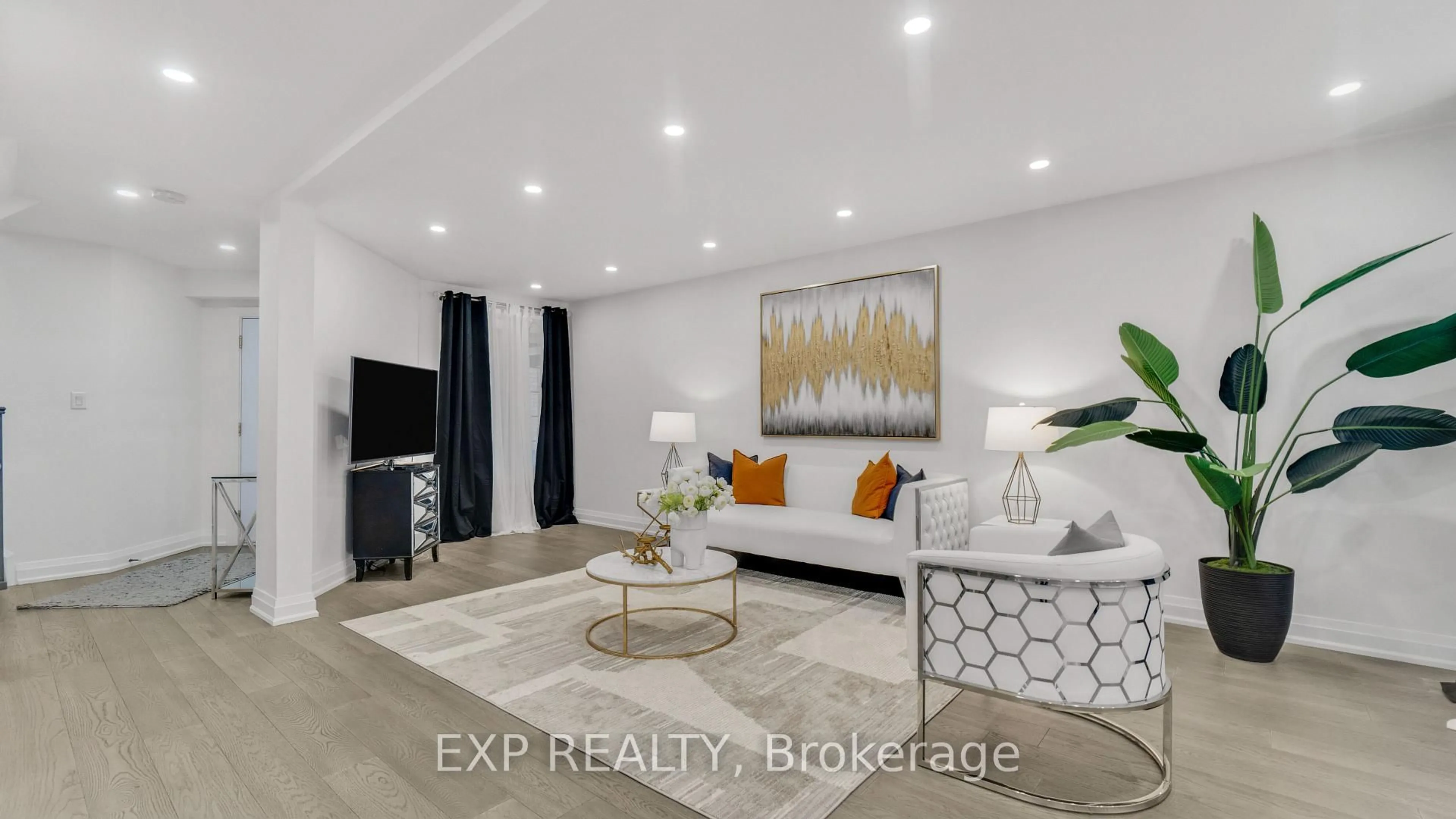 Living room with furniture, ceramic/tile floor for 7159 Spyglass Cres, Mississauga Ontario L5N 7H3