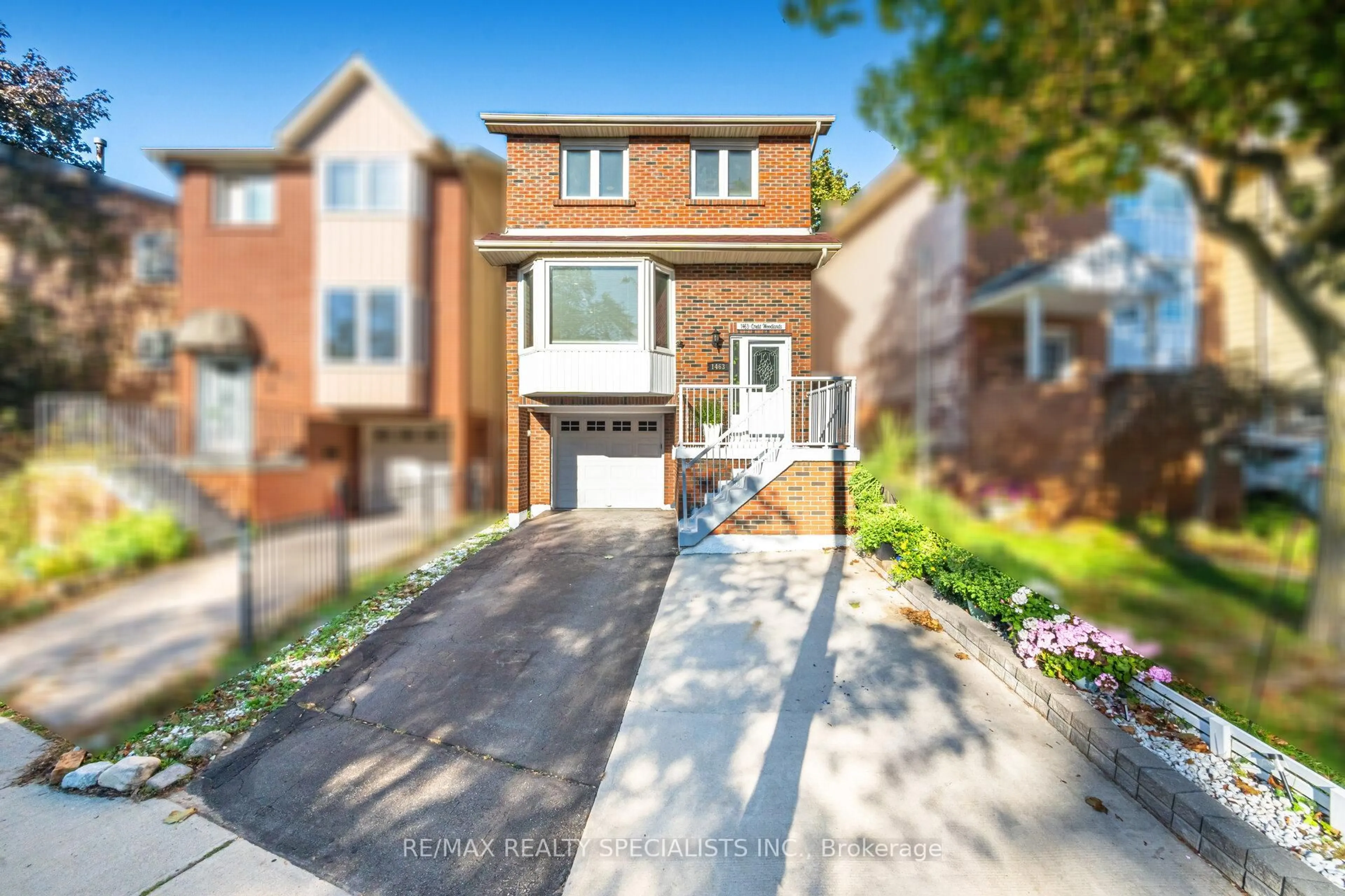 Home with brick exterior material, street for 1463 Credit Woodlands Crt, Mississauga Ontario L5C 3V7