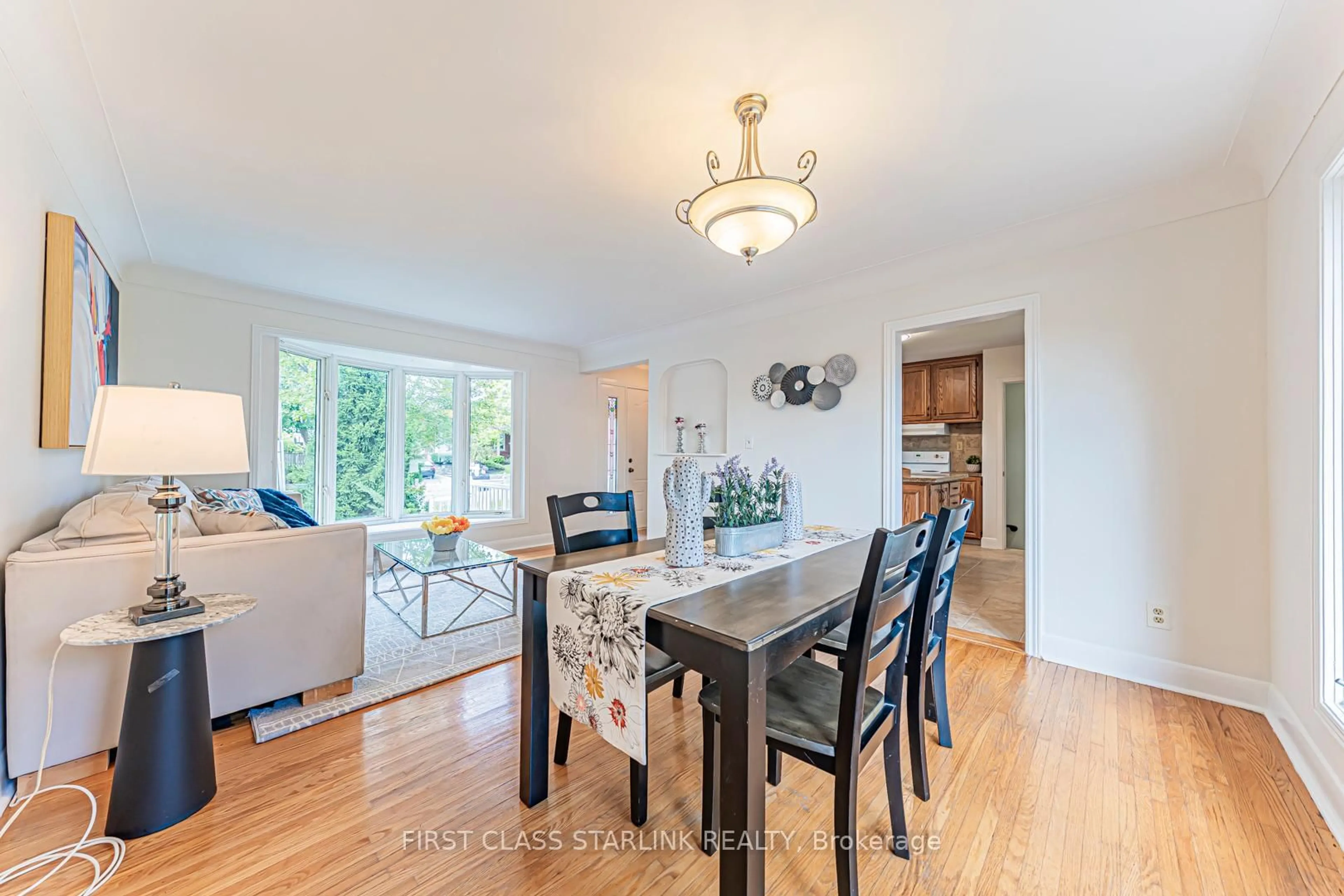 Dining room, wood/laminate floor for 621 Dynes Rd, Burlington Ontario L7N 2V4