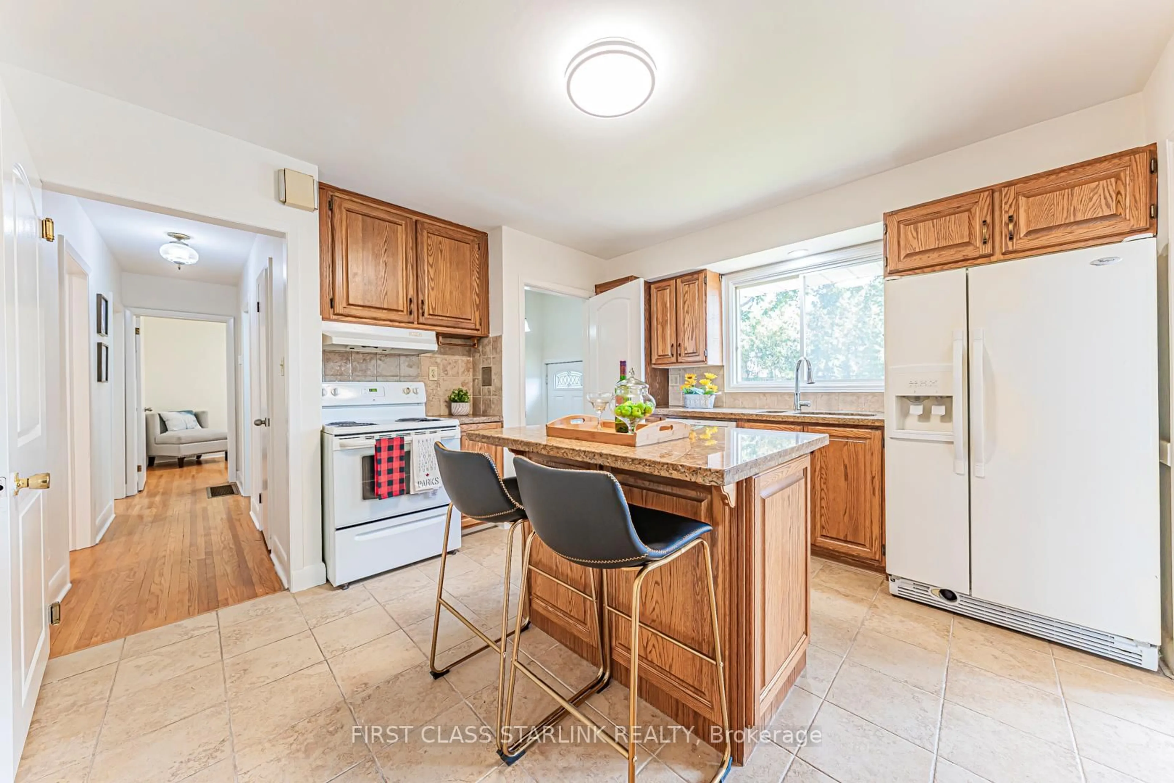 Standard kitchen, ceramic/tile floor for 621 Dynes Rd, Burlington Ontario L7N 2V4