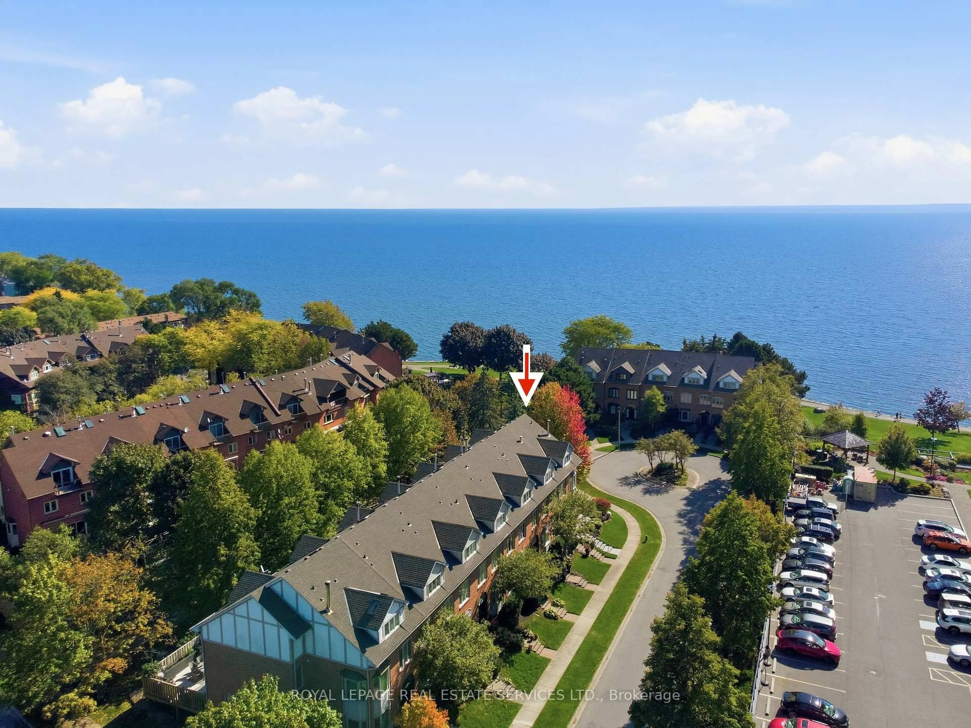 A pic from outside/outdoor area/front of a property/back of a property/a pic from drone, water/lake/river/ocean view for 27 Southaven Pl, Oakville Ontario L6L 6L2
