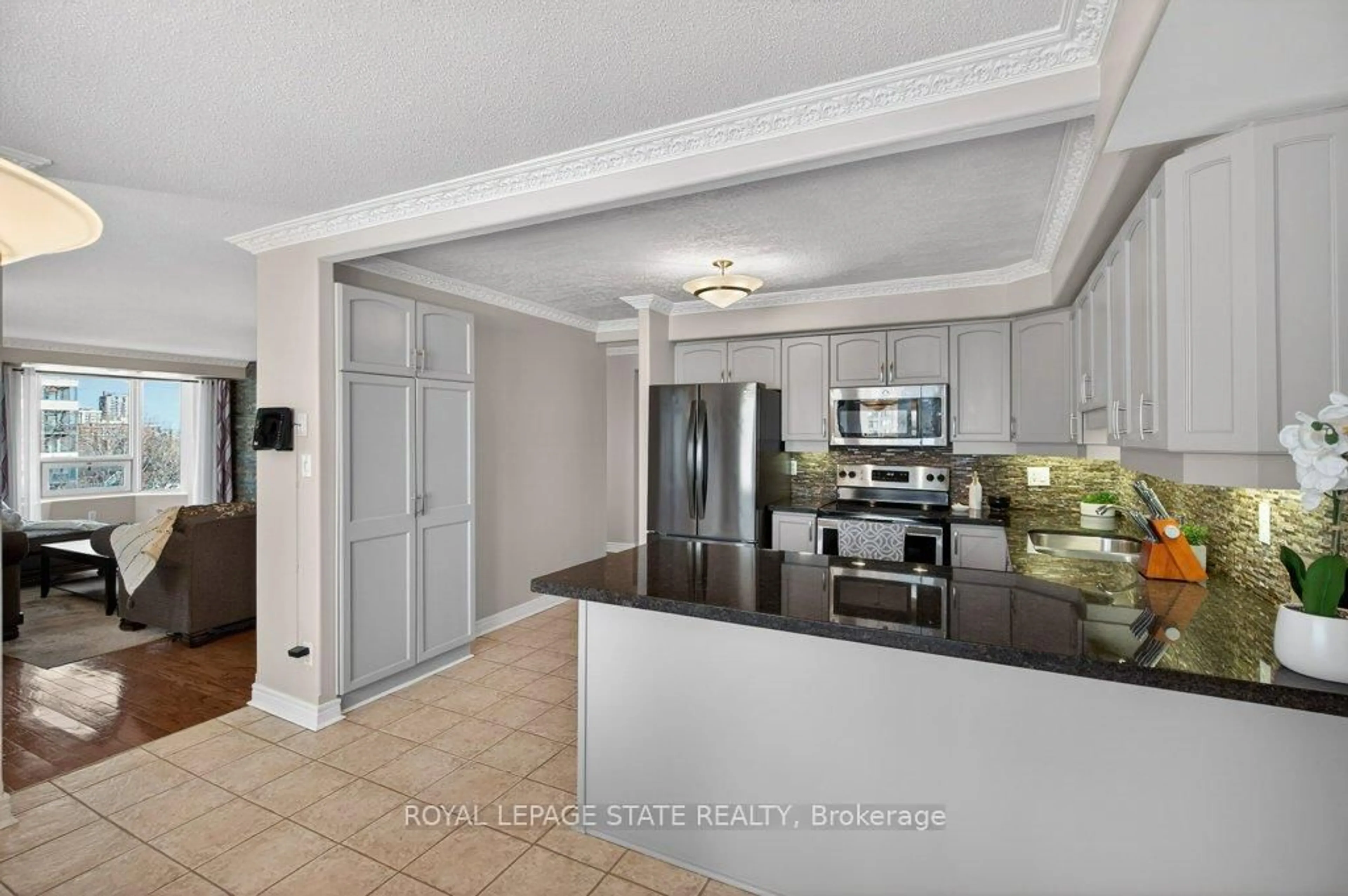 Open concept kitchen, ceramic/tile floor for 1272 Ontario St #803, Burlington Ontario L7S 2L8