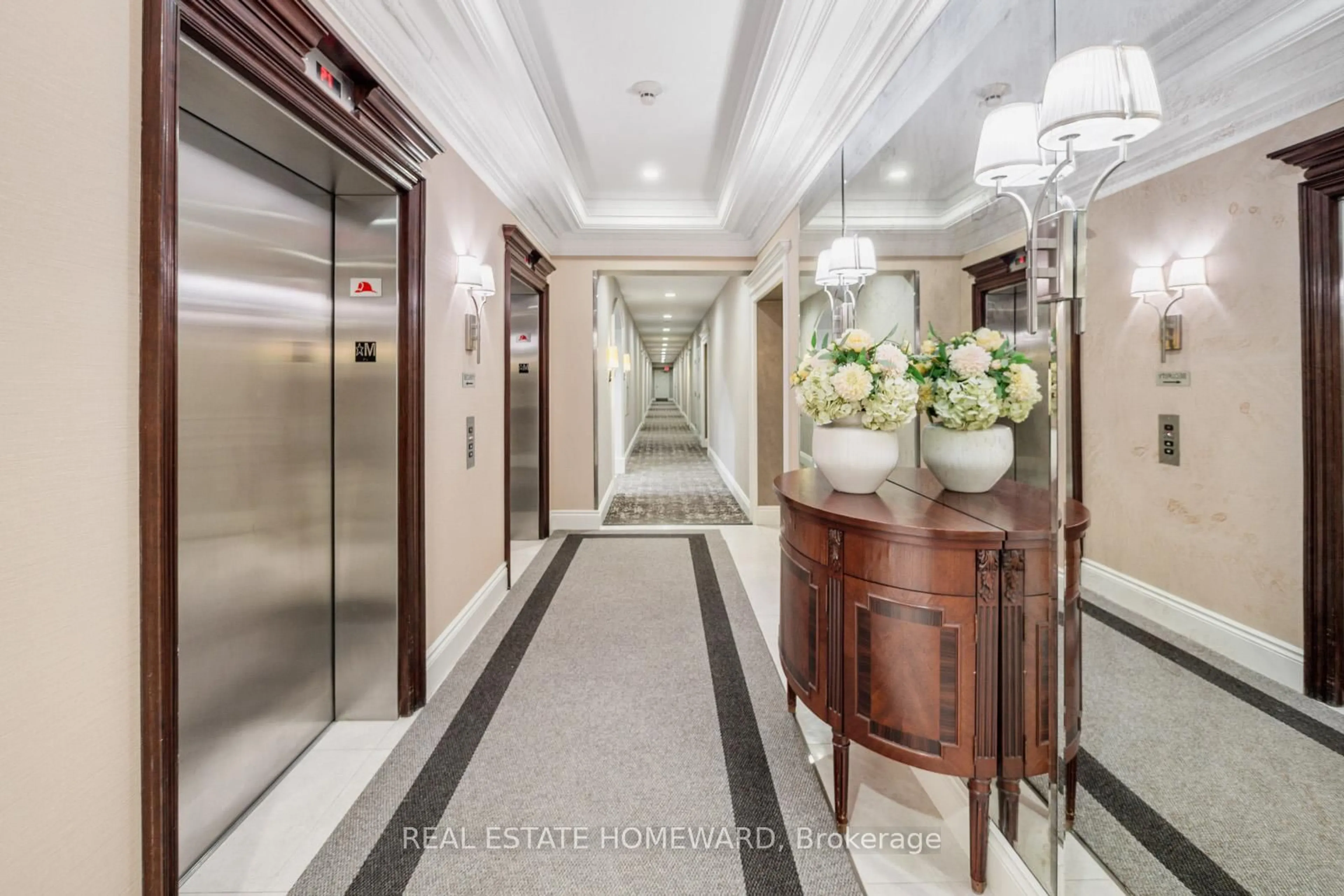 Indoor foyer for 3085 Bloor St #312, Toronto Ontario M8X 1C9