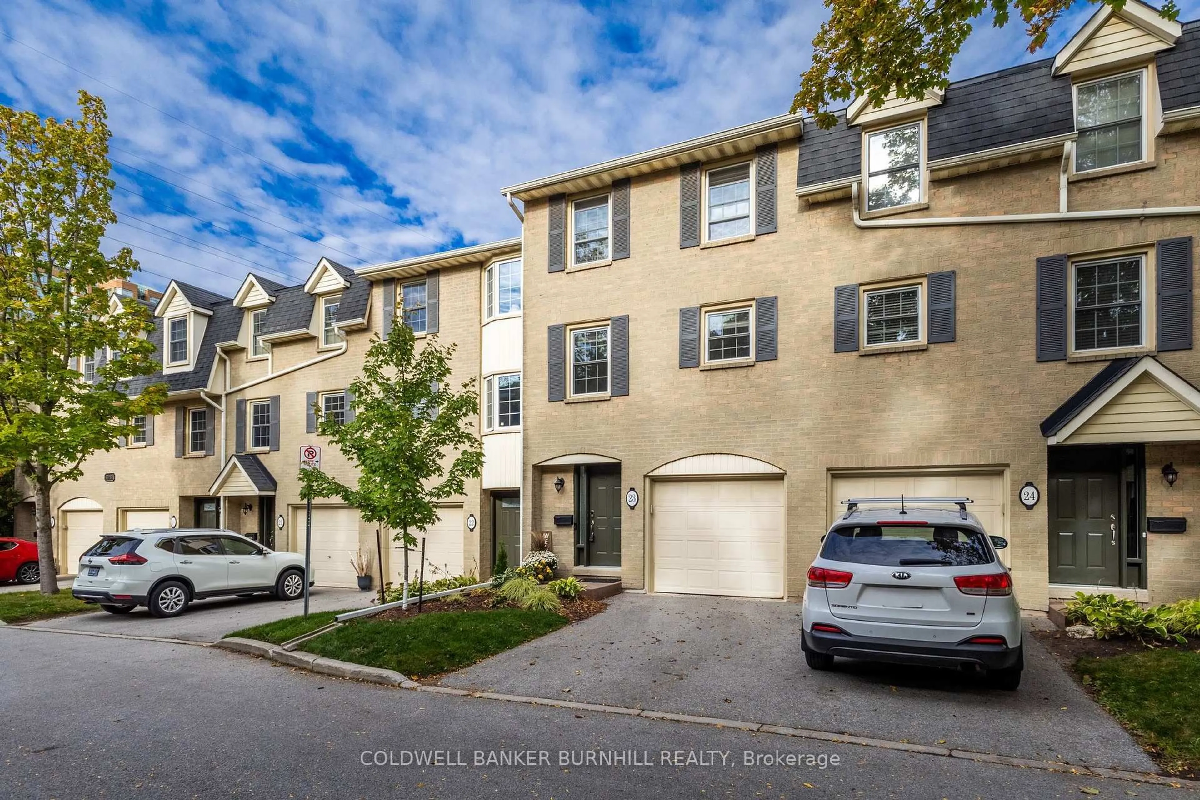 A pic from outside/outdoor area/front of a property/back of a property/a pic from drone, street for 1357 ONTARIO St #23, Burlington Ontario L7S 1E9