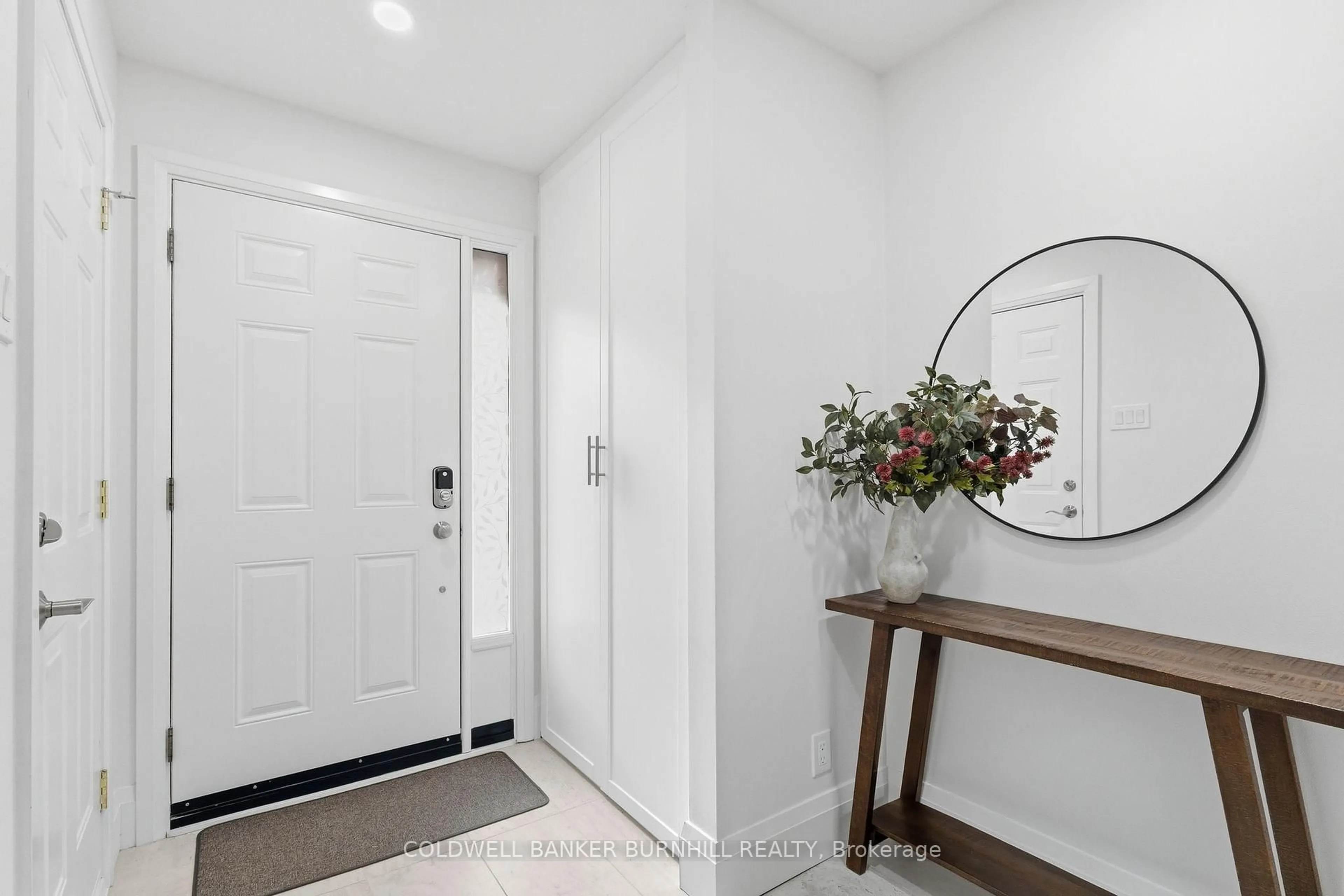 Indoor entryway for 1357 ONTARIO St #23, Burlington Ontario L7S 1E9