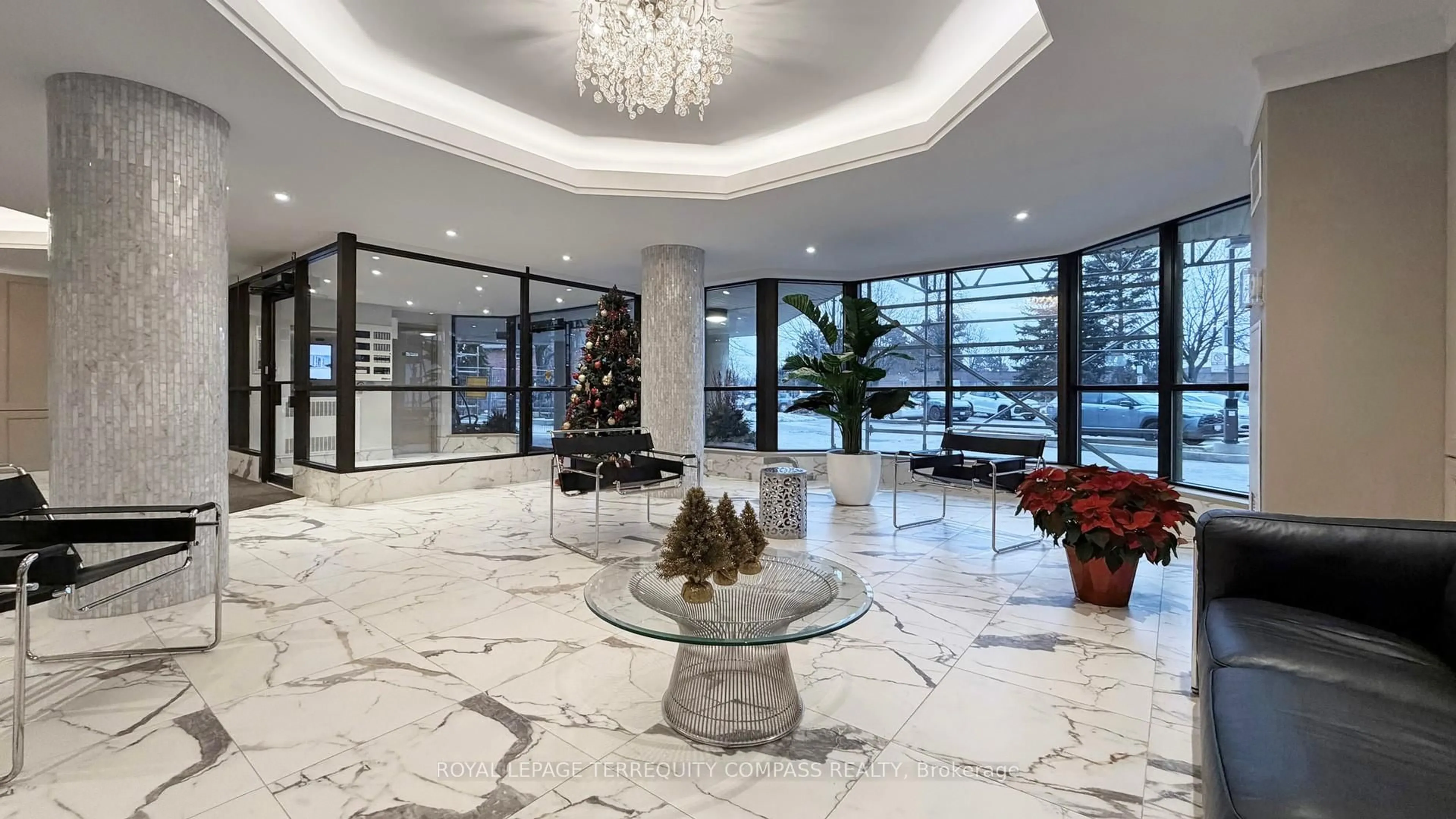 Lobby for 1155 Bough Beeches Blvd #208, Mississauga Ontario L4W 4N2