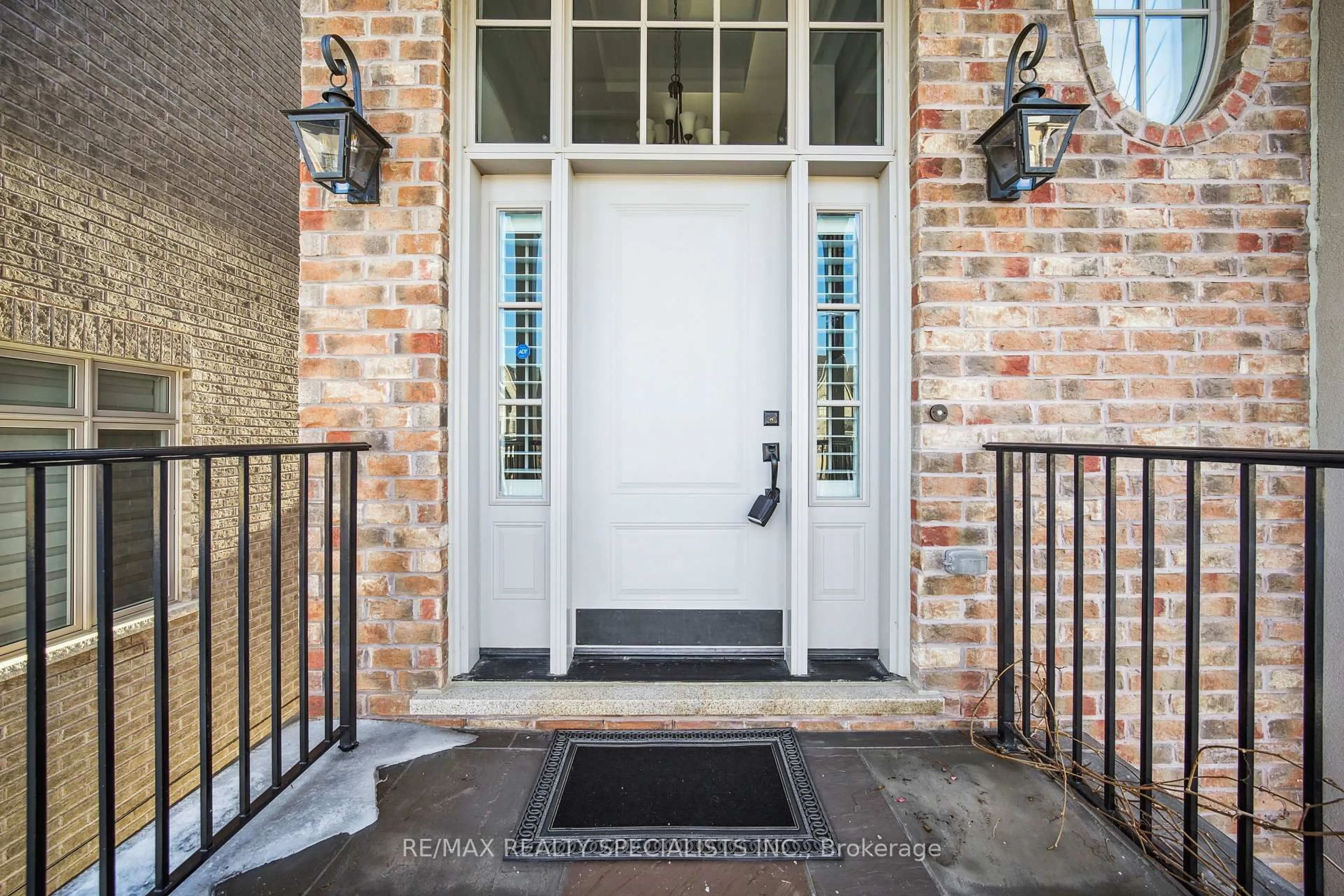 Indoor entryway for 26 West Branch Dr, Halton Hills Ontario L7G 0J7