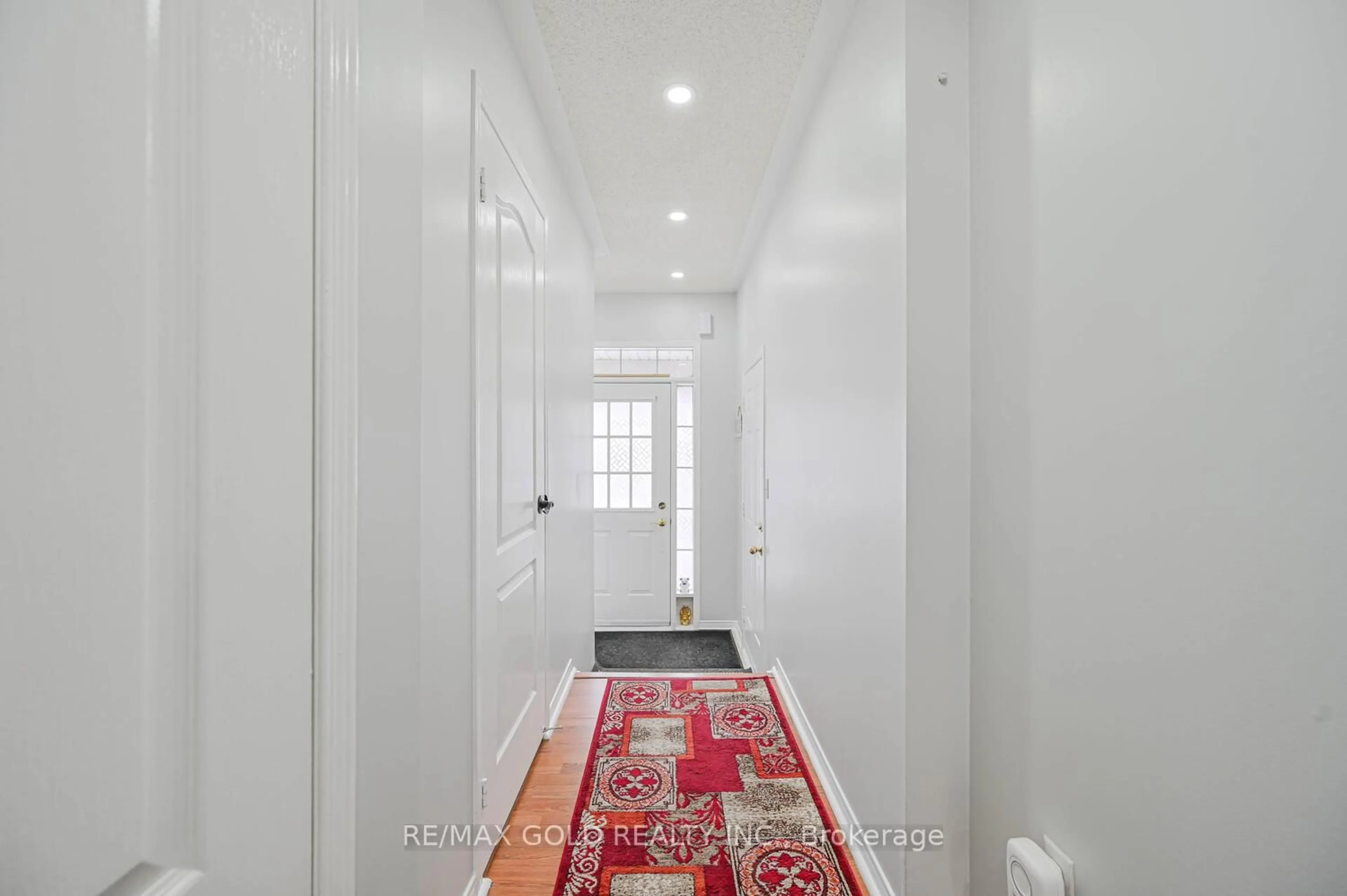 Indoor foyer for 12 Rockrose Dr, Brampton Ontario L6R 2Z6