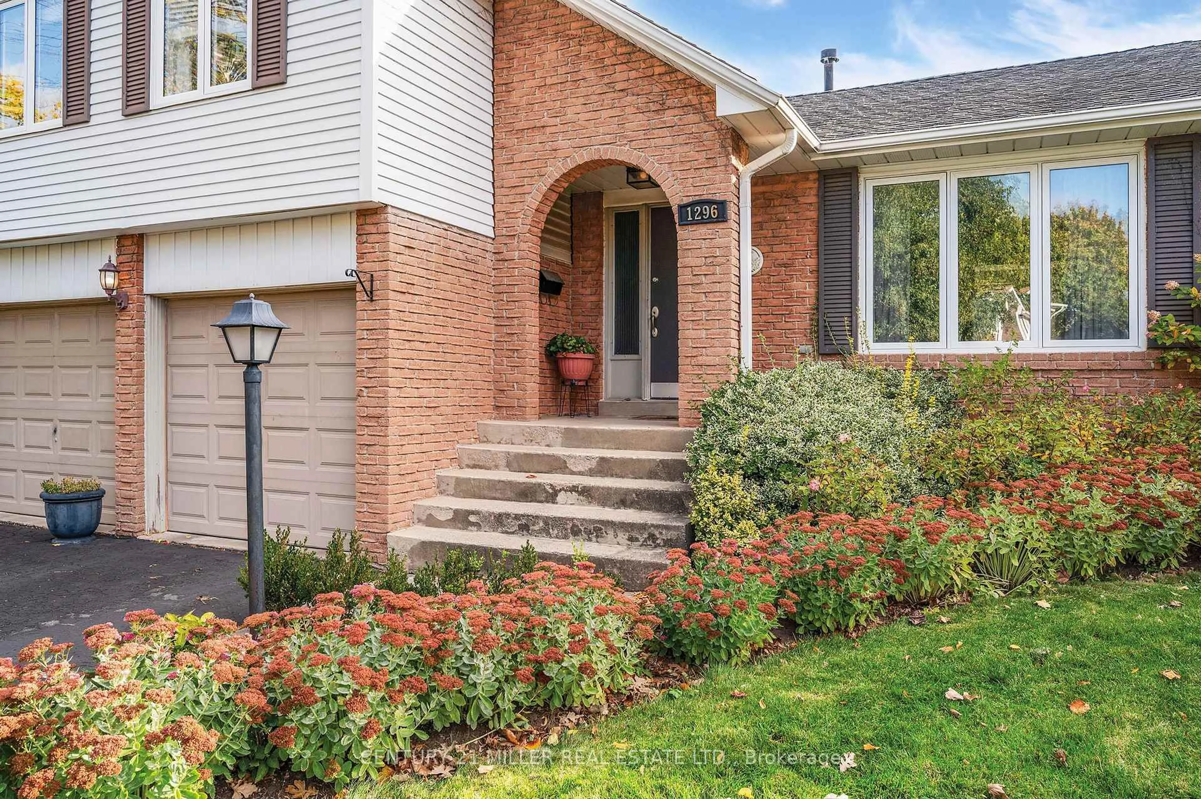 Home with brick exterior material, street for 1296 Griffith Pl, Oakville Ontario L6H 2V8