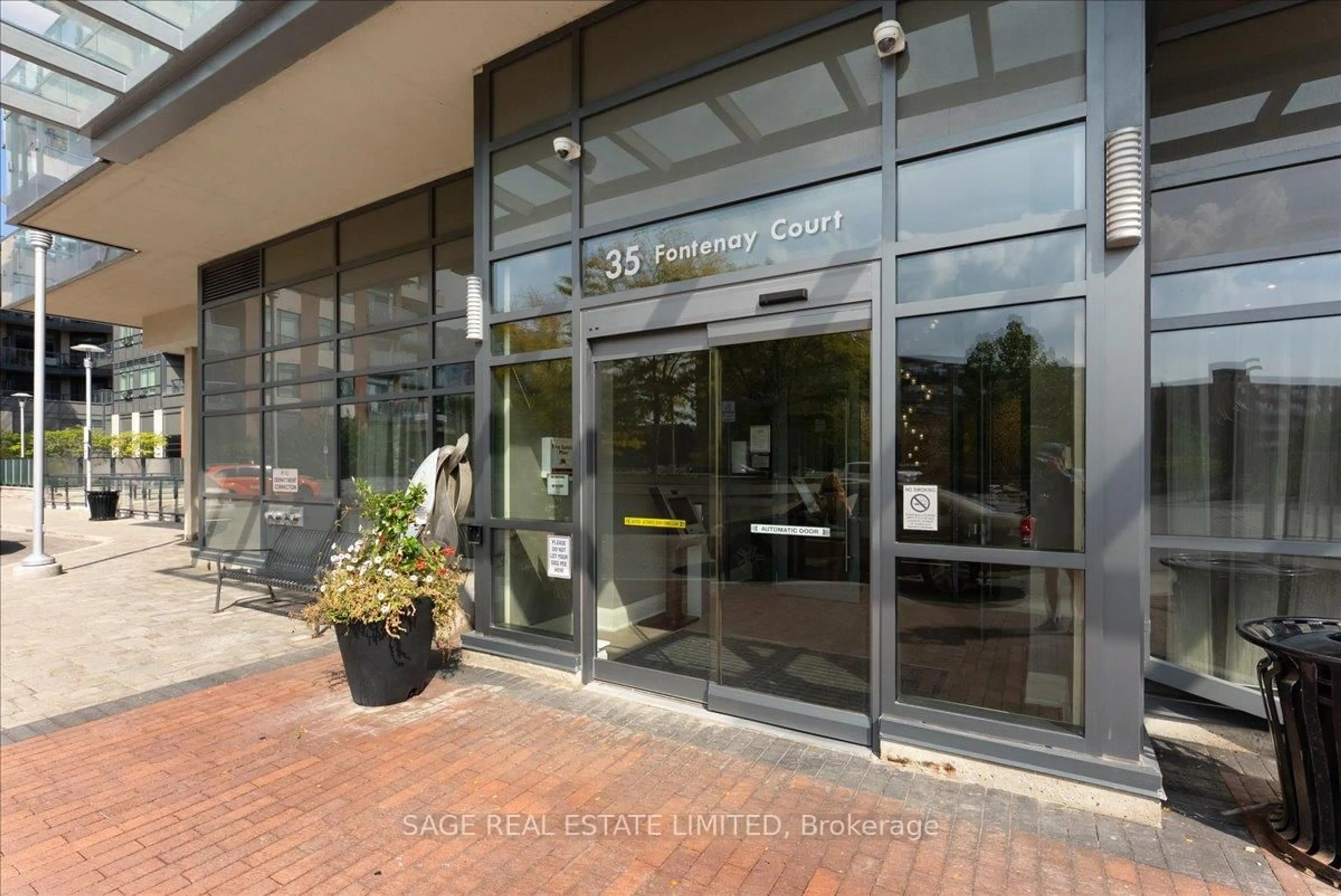 Indoor foyer for 35 Fontenay Crt #507, Toronto Ontario M9A 0C4