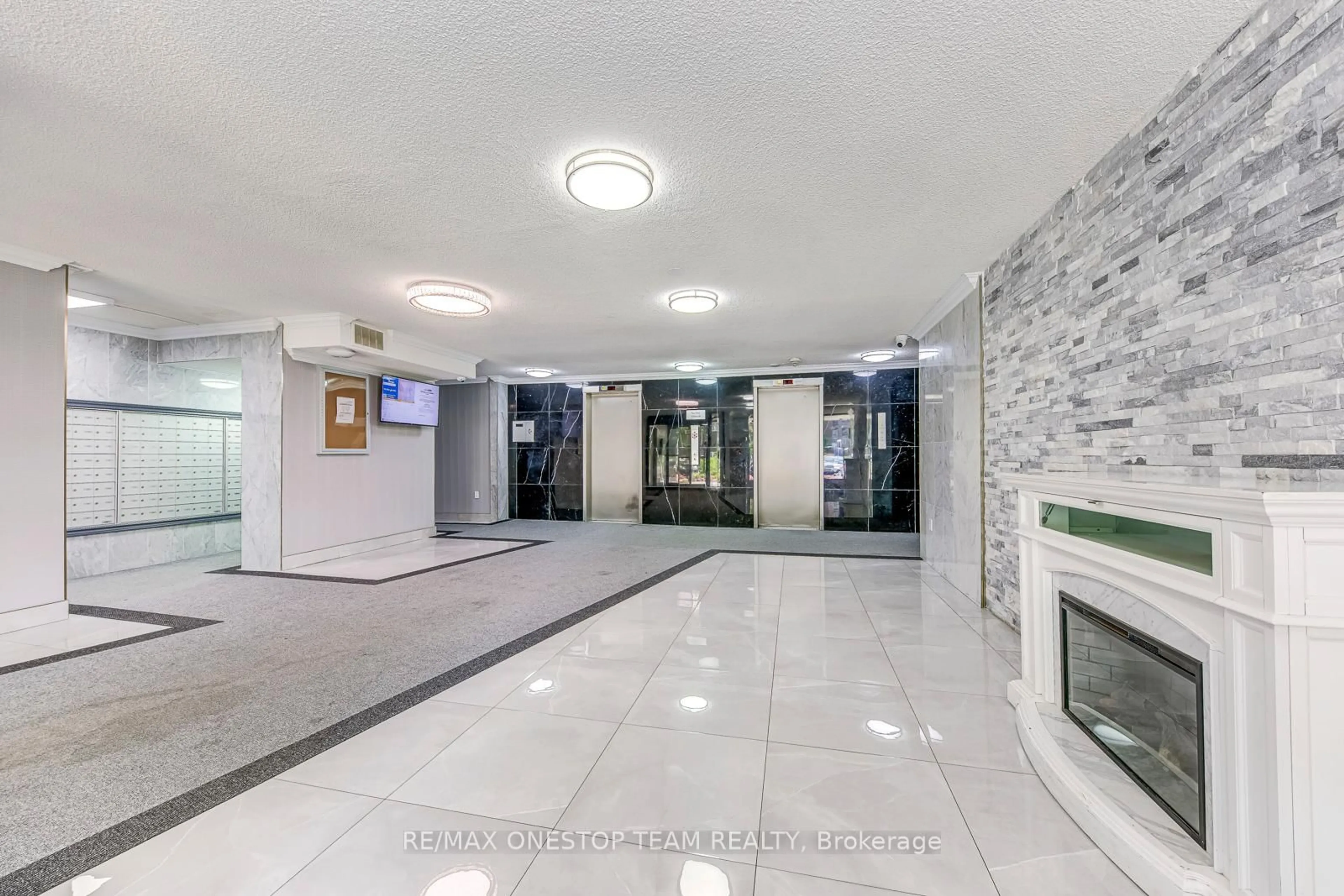 Lobby for 4 Kings Cross Rd #402, Brampton Ontario L6T 3X8