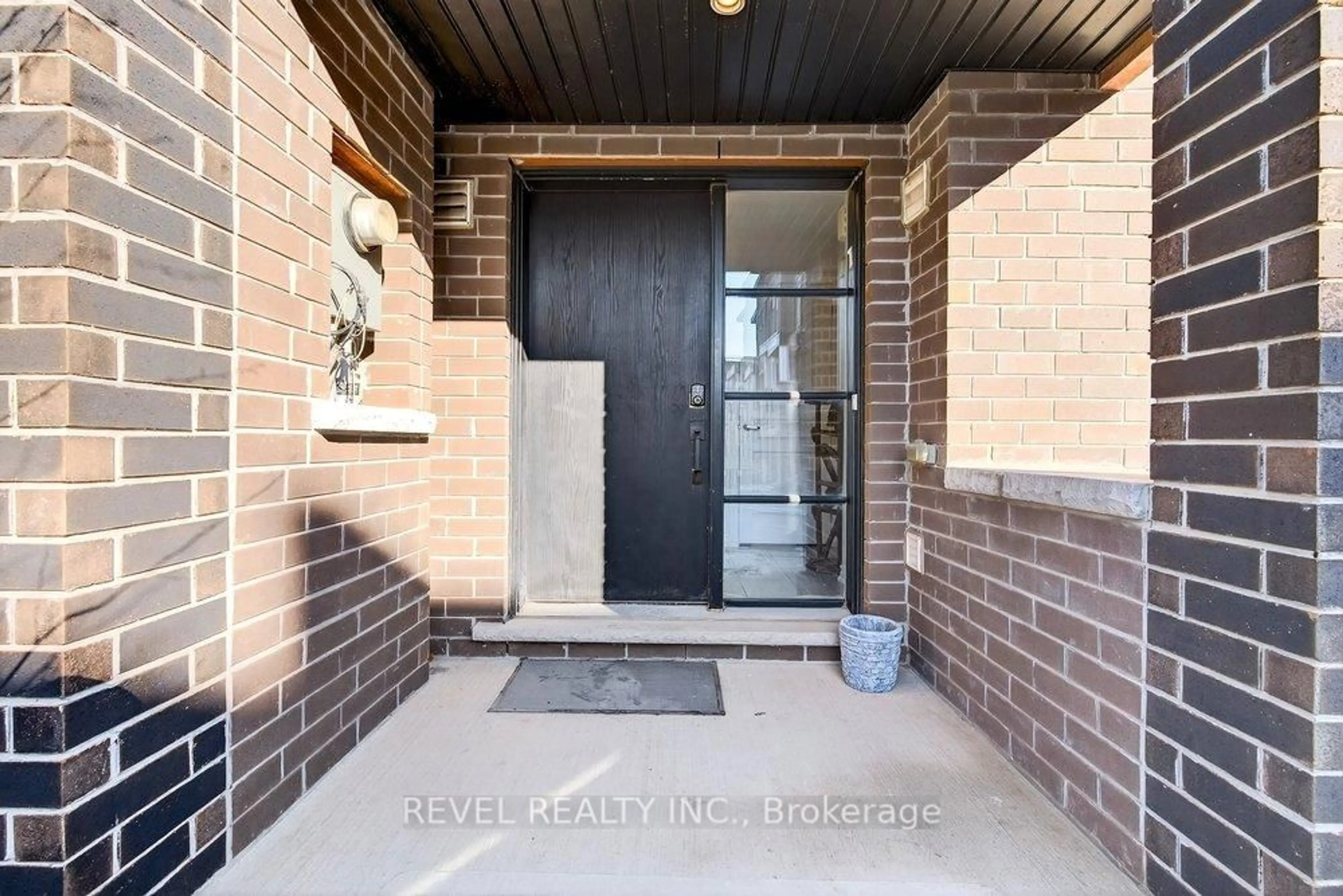 Indoor entryway for 3053 Blacktusk Common, Oakville Ontario L6H 0R9