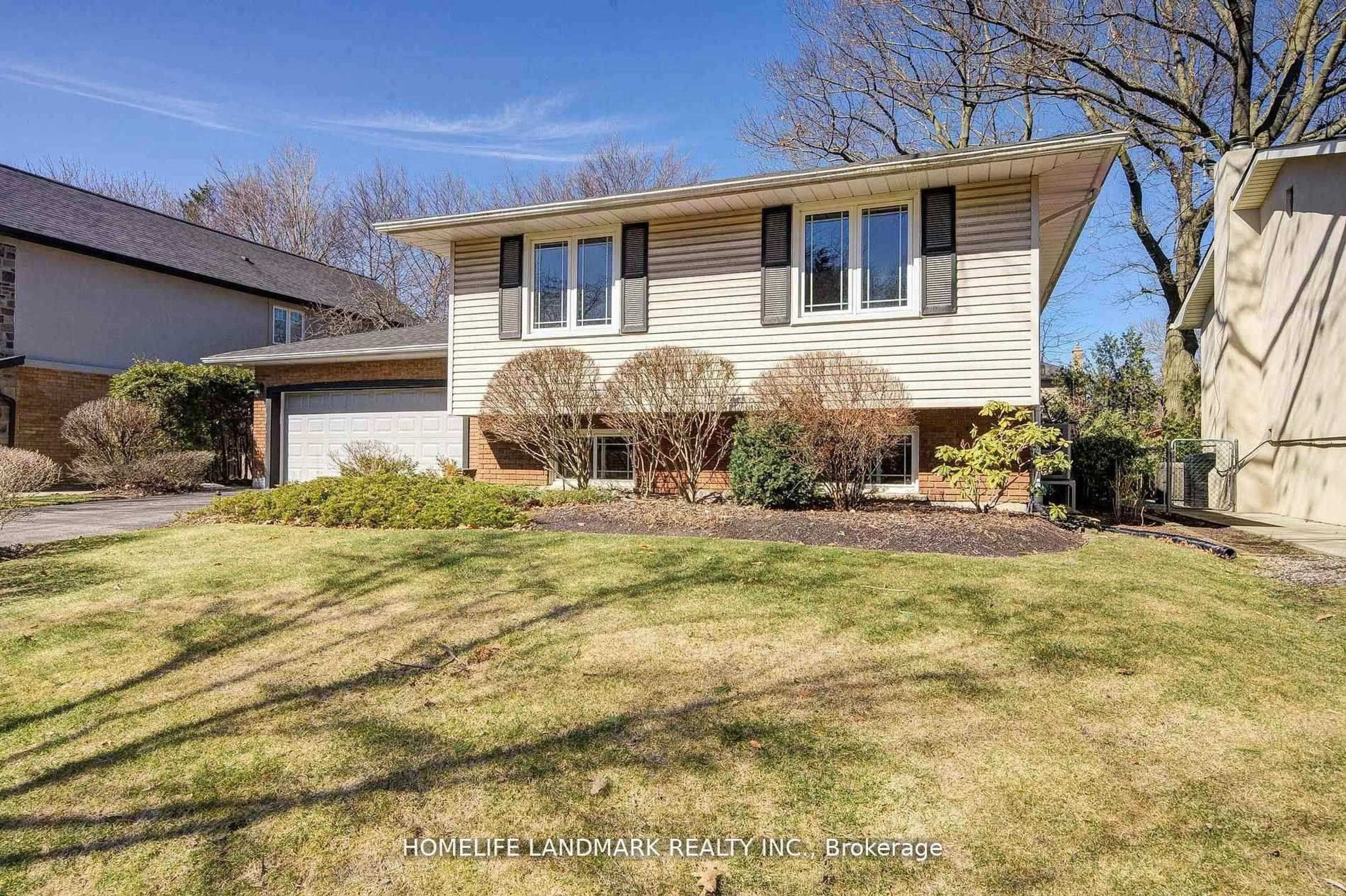 Home with vinyl exterior material, street for 2165 Dunedin Rd, Oakville Ontario L6J 5V2