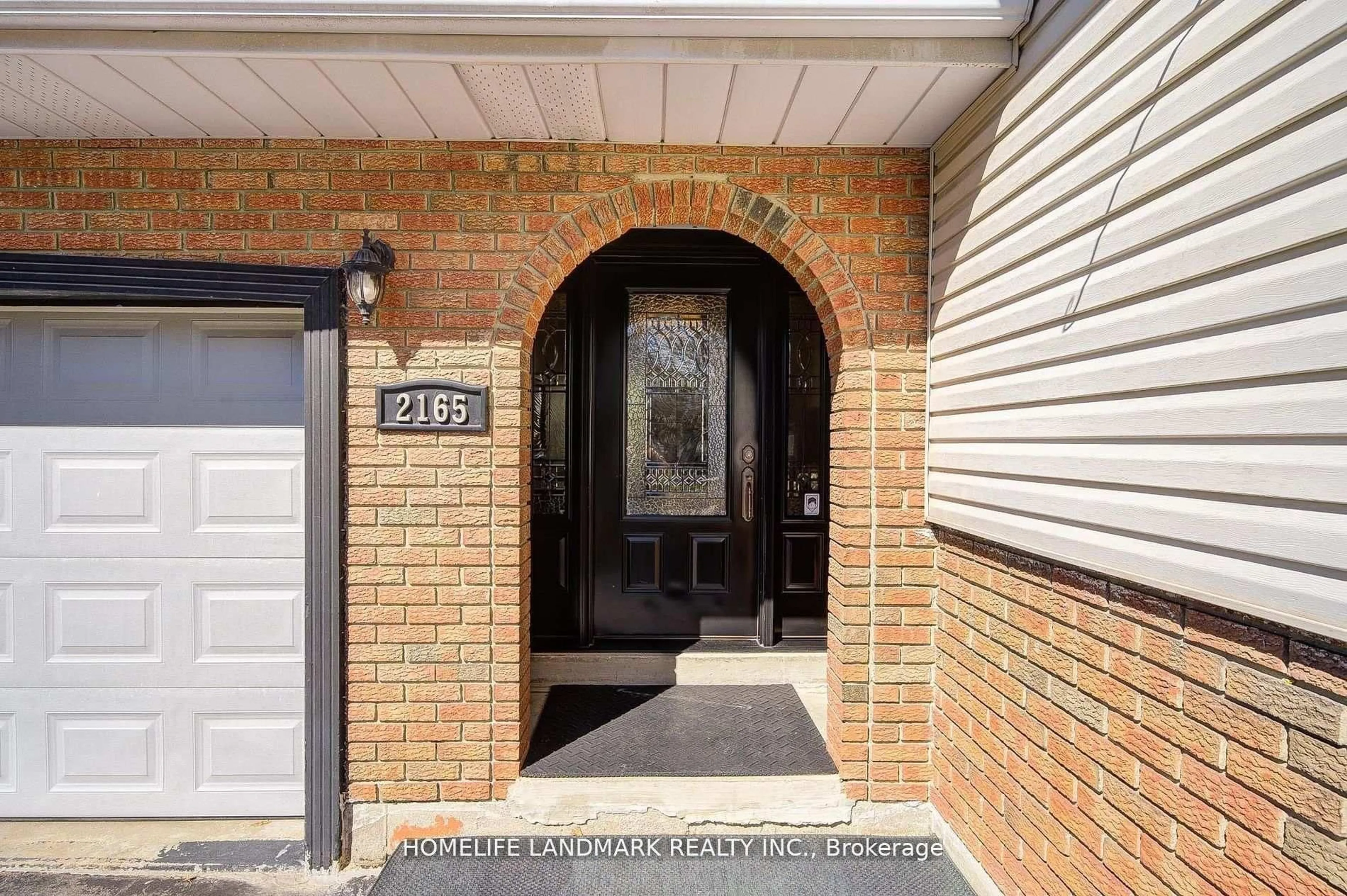 Indoor entryway for 2165 Dunedin Rd, Oakville Ontario L6J 5V2