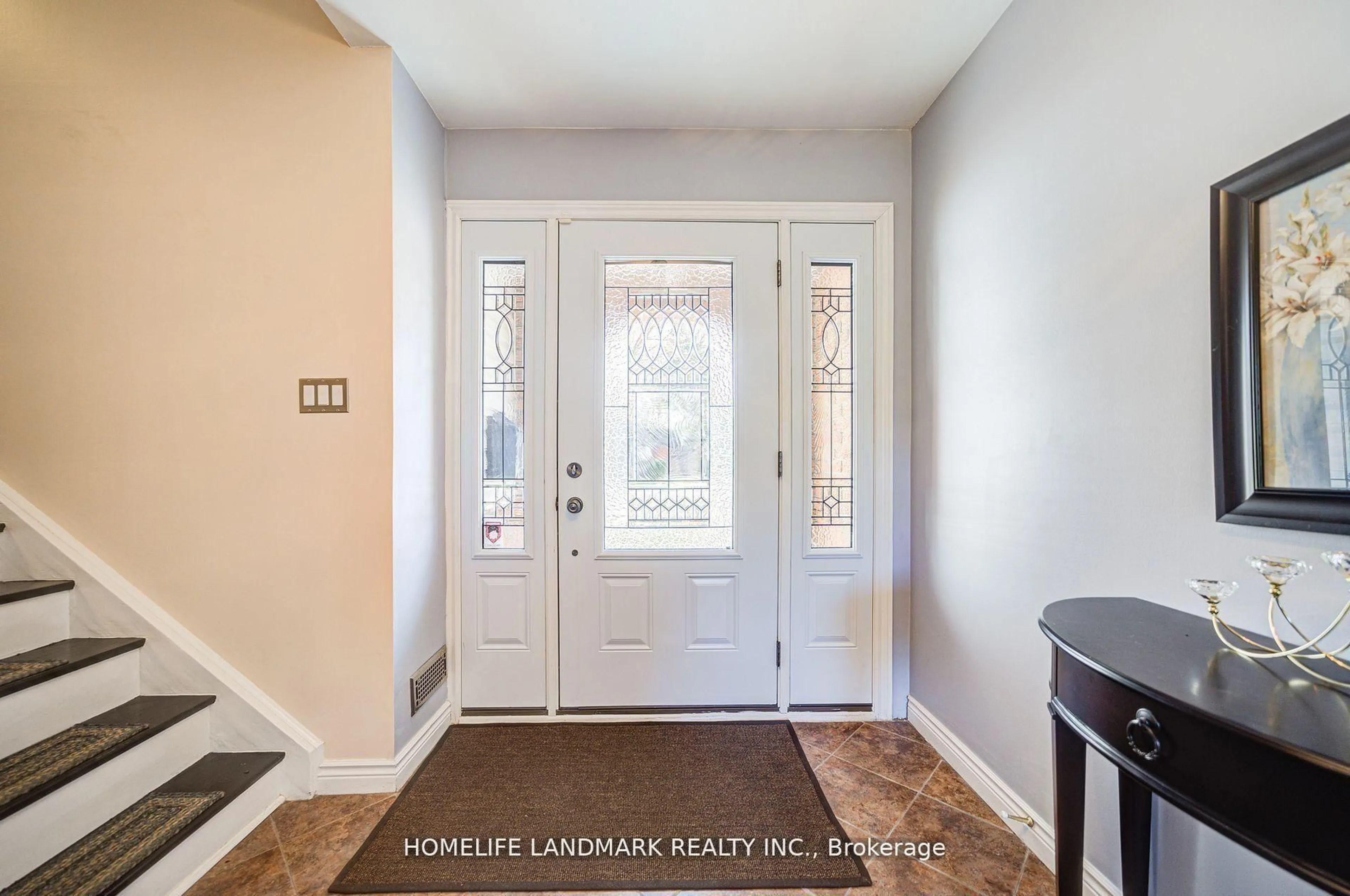 Indoor entryway for 2165 Dunedin Rd, Oakville Ontario L6J 5V2