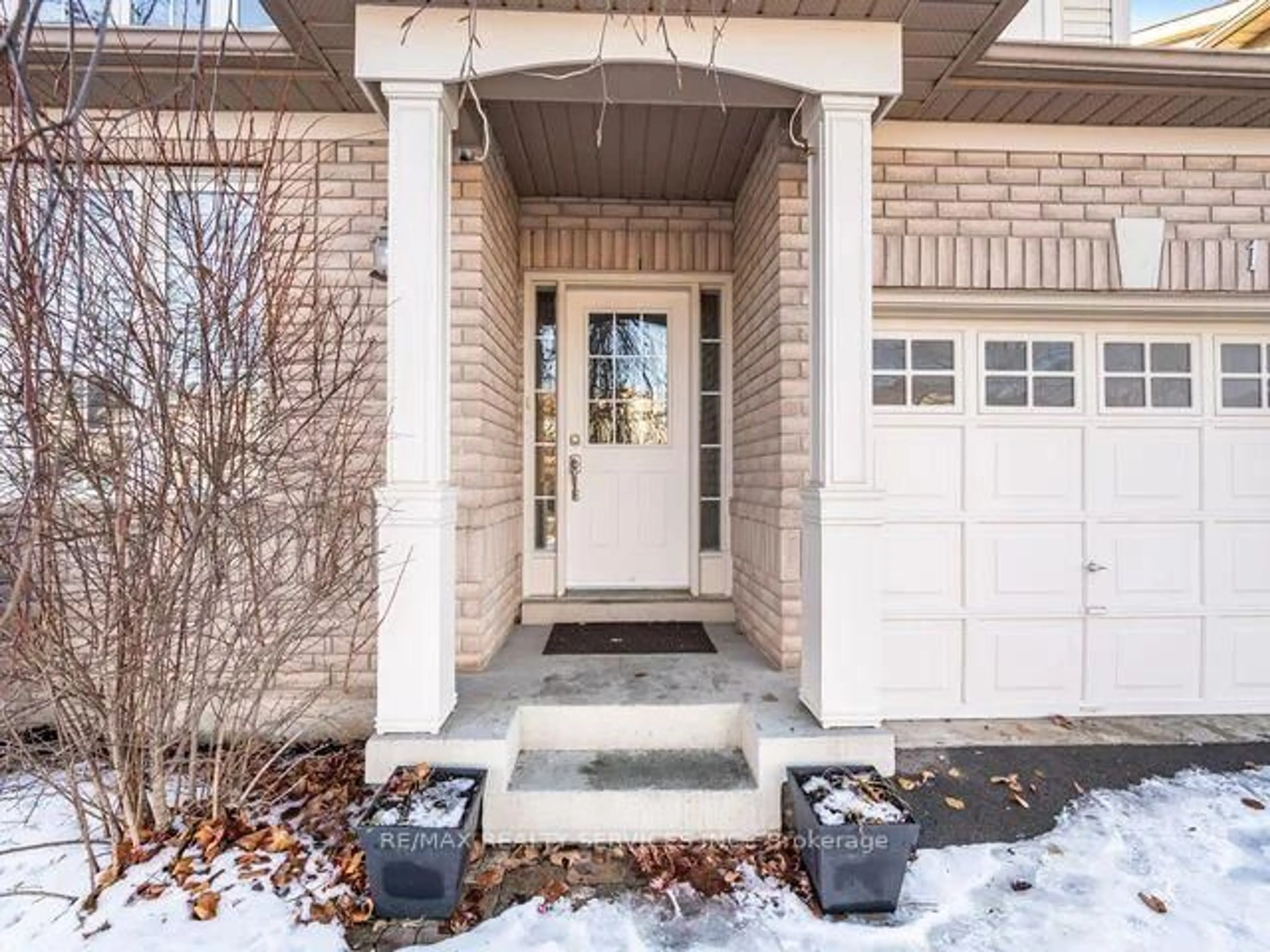Indoor entryway for 1131 Zimmerman Cres, Milton Ontario L9T 5T2