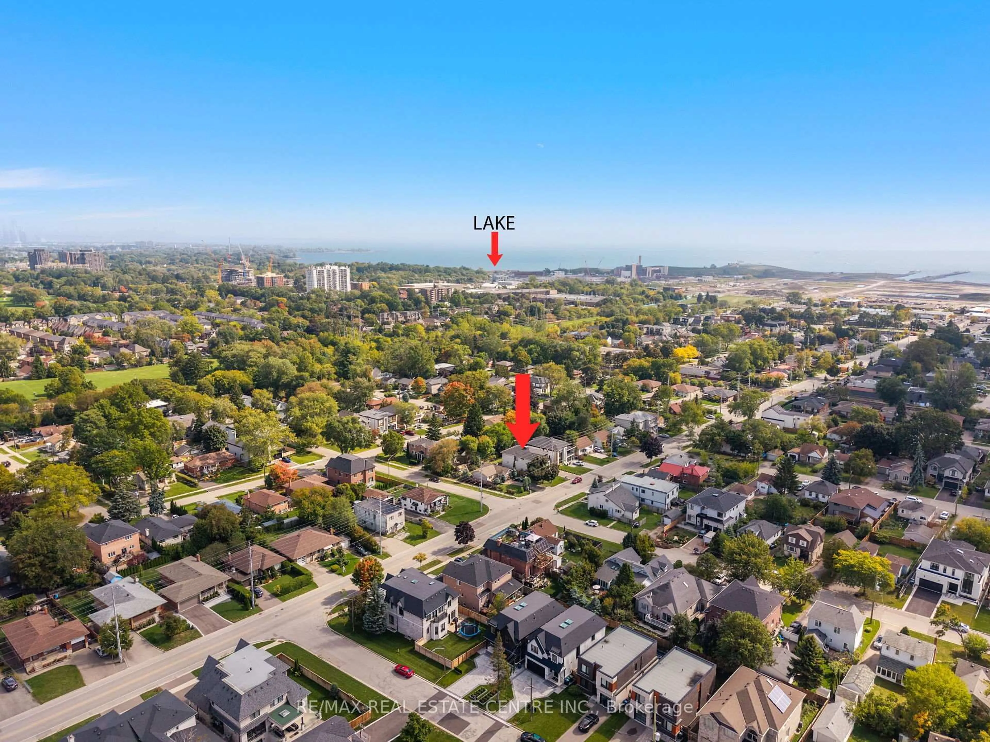 A pic from outside/outdoor area/front of a property/back of a property/a pic from drone, unknown for 1181 Ogden Ave, Mississauga Ontario L5E 2G8
