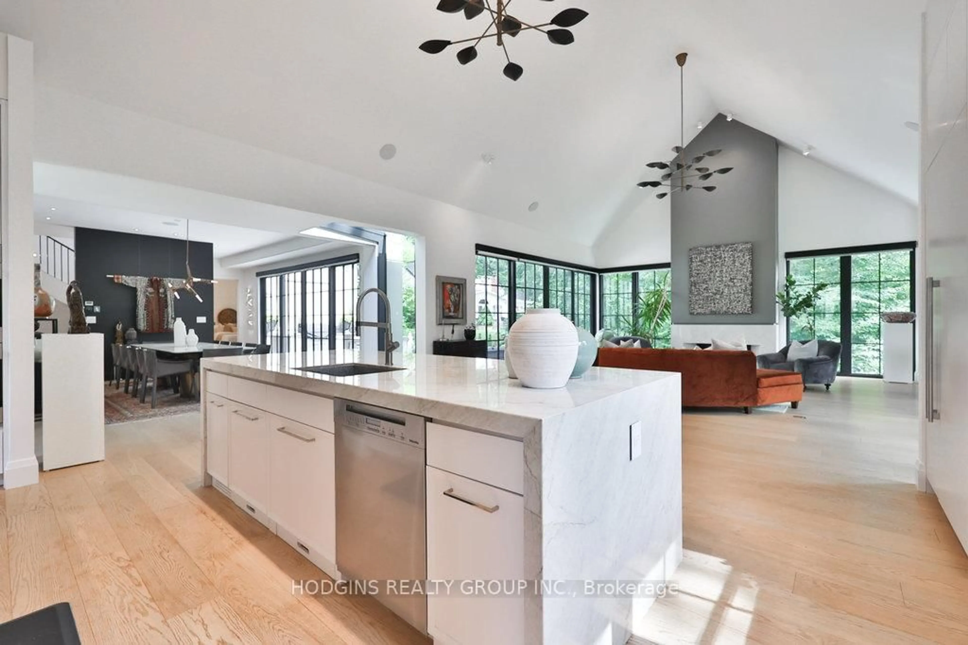 Contemporary kitchen, unknown for 238 Mineola Rd, Mississauga Ontario L5G 2X4