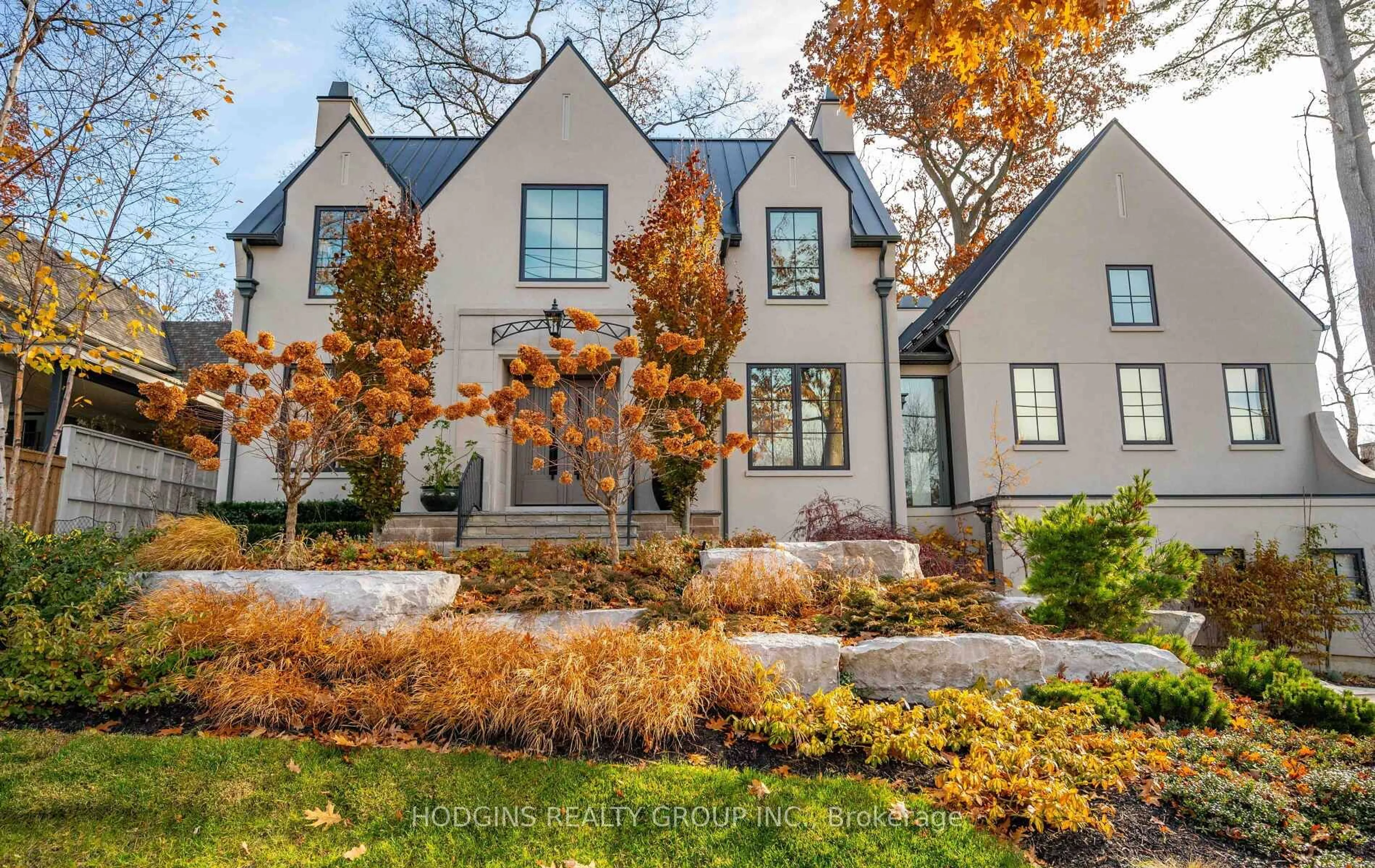 Home with brick exterior material, street for 238 Mineola Rd, Mississauga Ontario L5G 2X4