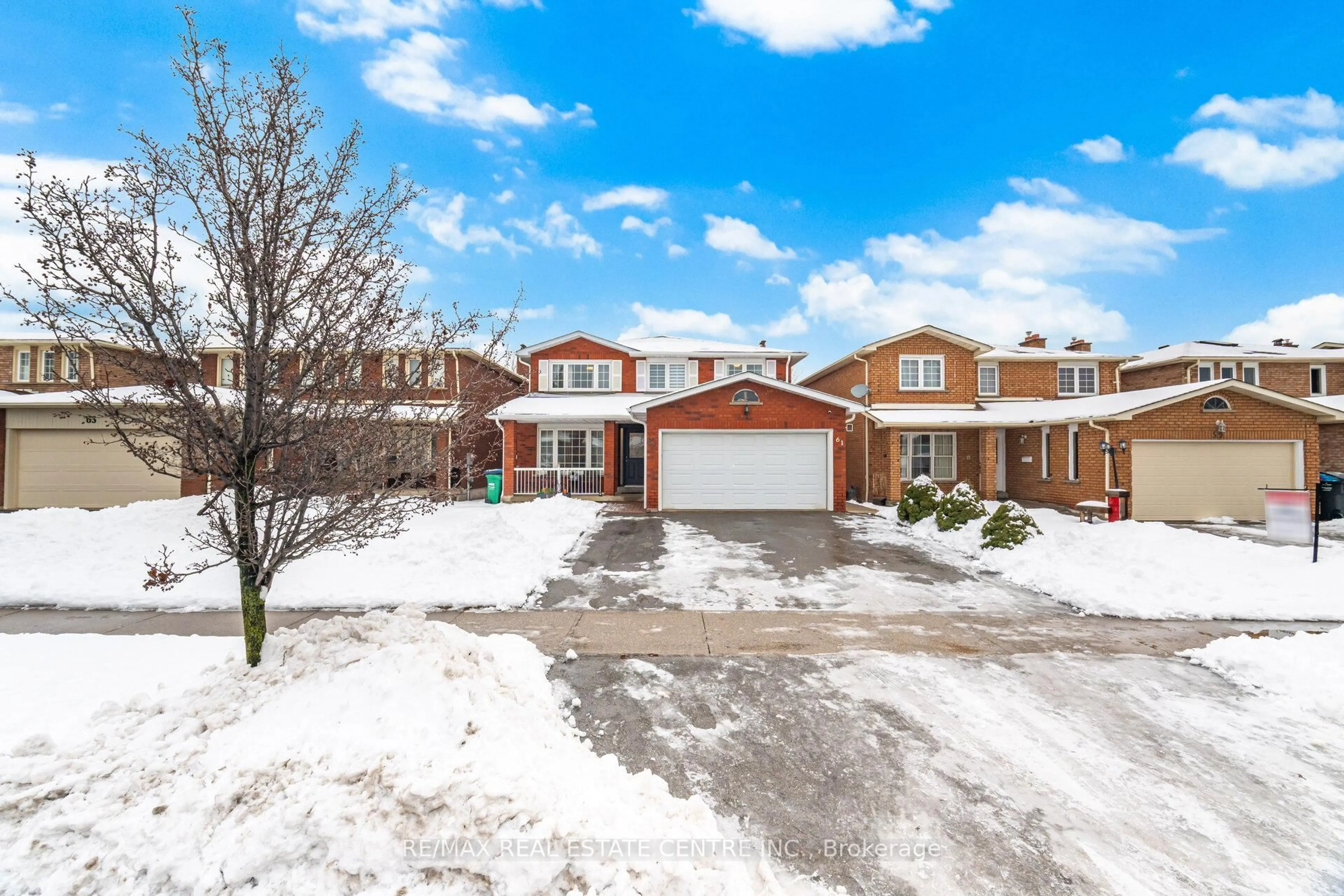 A pic from outside/outdoor area/front of a property/back of a property/a pic from drone, street for 61 Sunforest Dr, Brampton Ontario L6Z 2W7