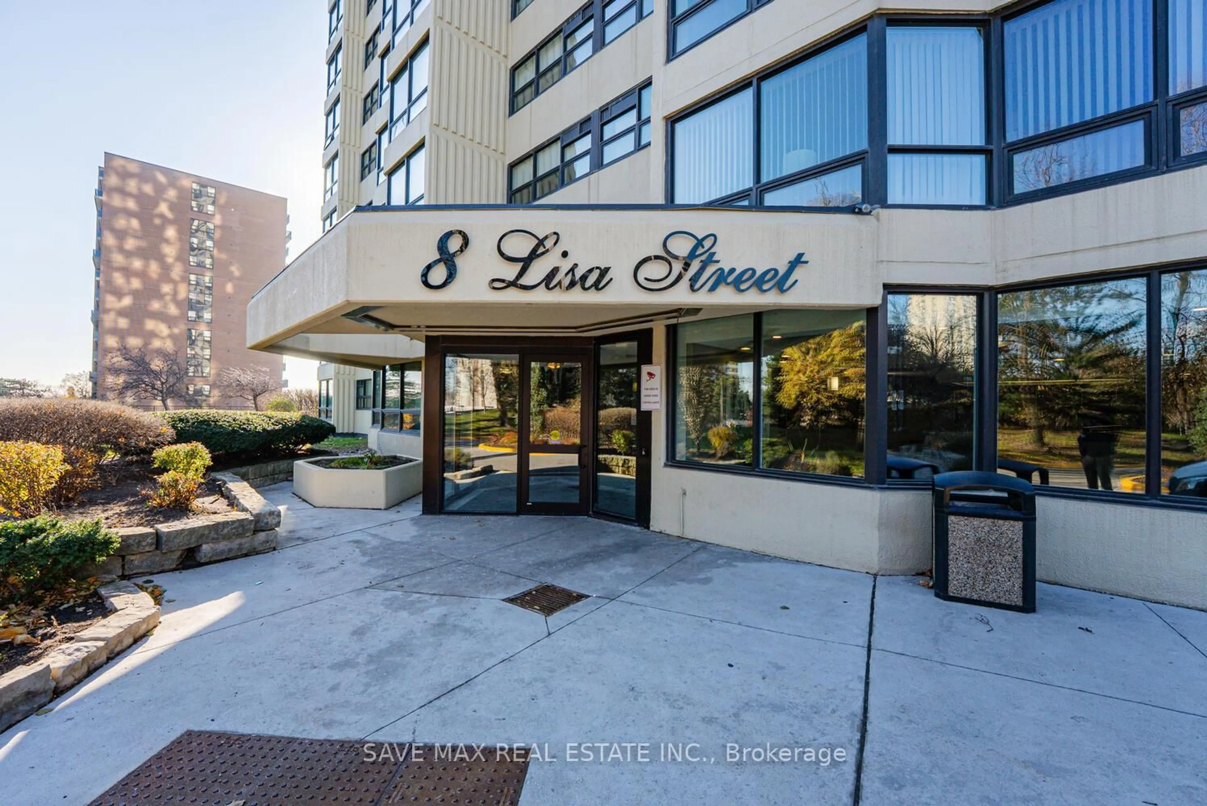 Indoor foyer for 8 Lisa St #307, Brampton Ontario L6T 4S6