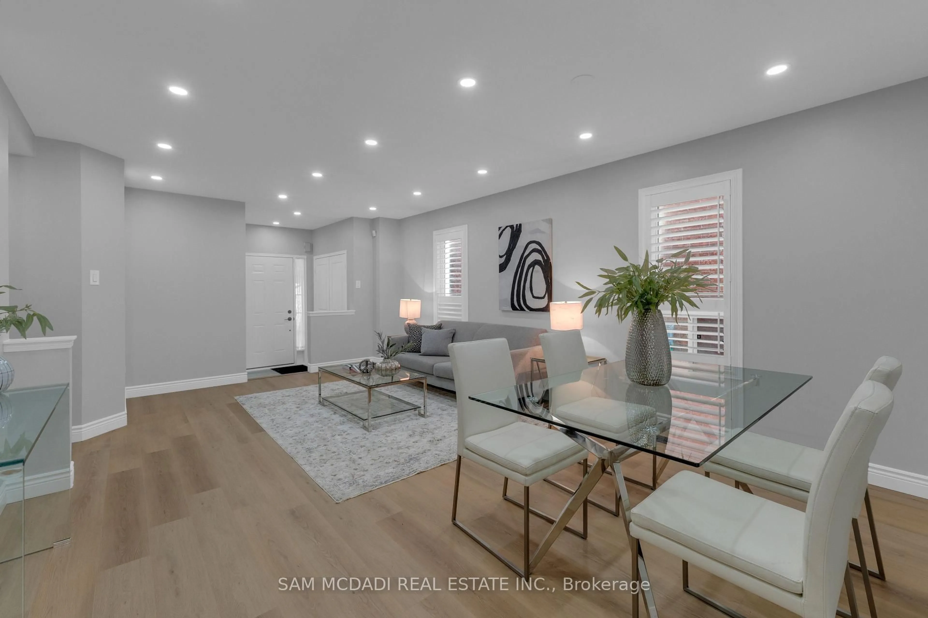 Living room with furniture, unknown for 5689 Margarita Cres, Mississauga Ontario L5M 6Y7