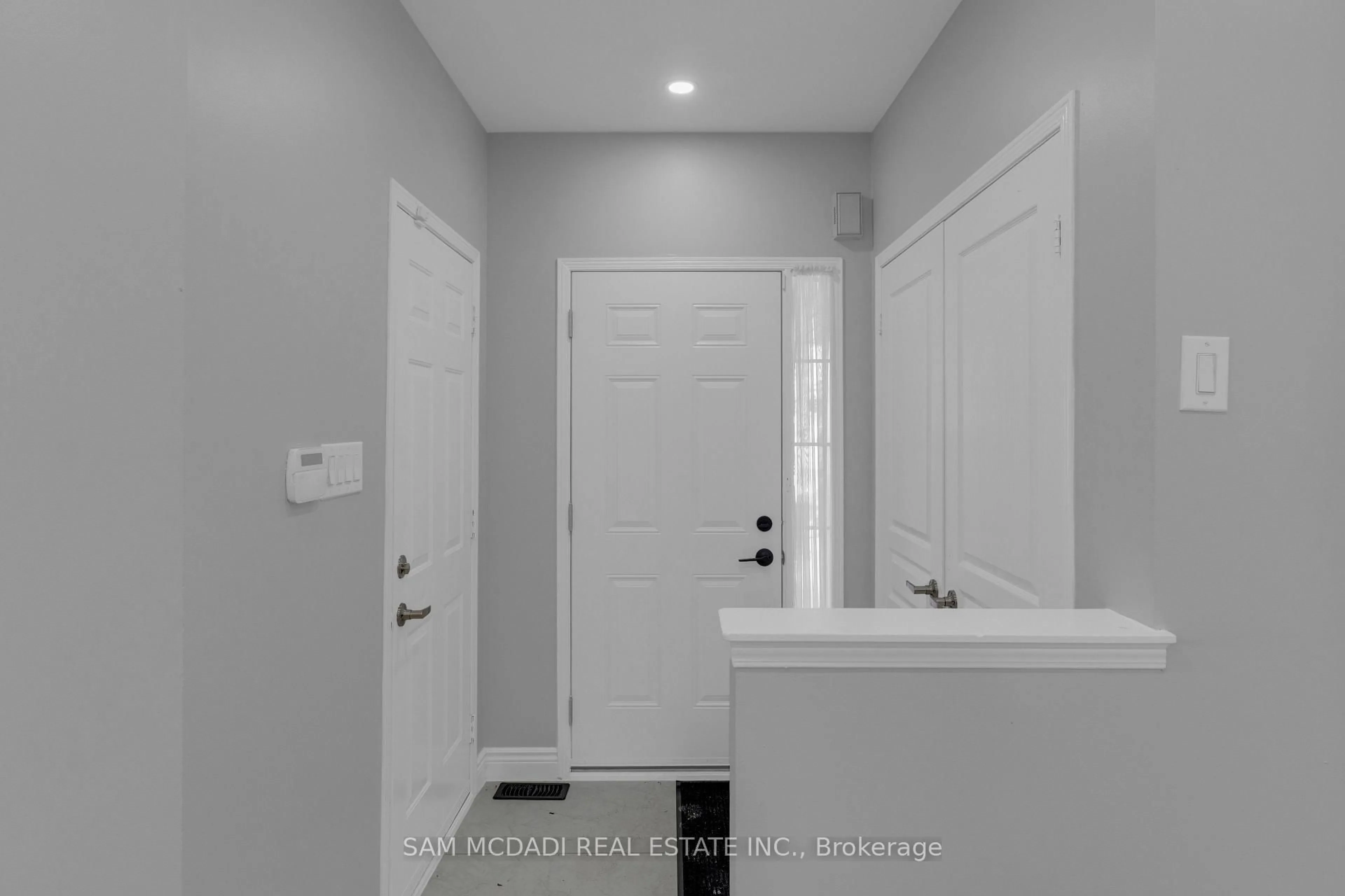 Unknown for 5689 Margarita Cres, Mississauga Ontario L5M 6Y7