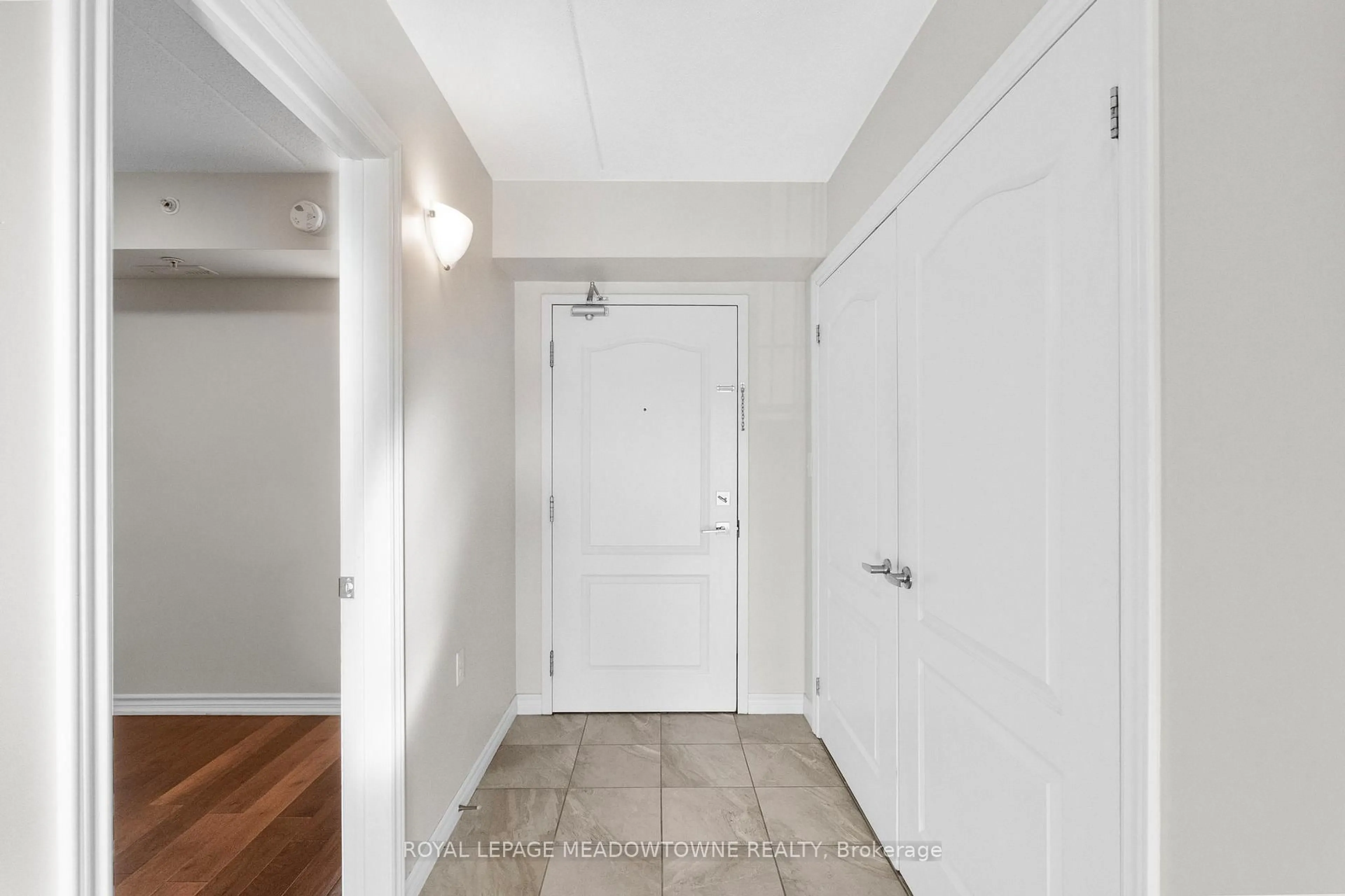 Indoor entryway for 1470 Main St #310, Milton Ontario L9T 8W6