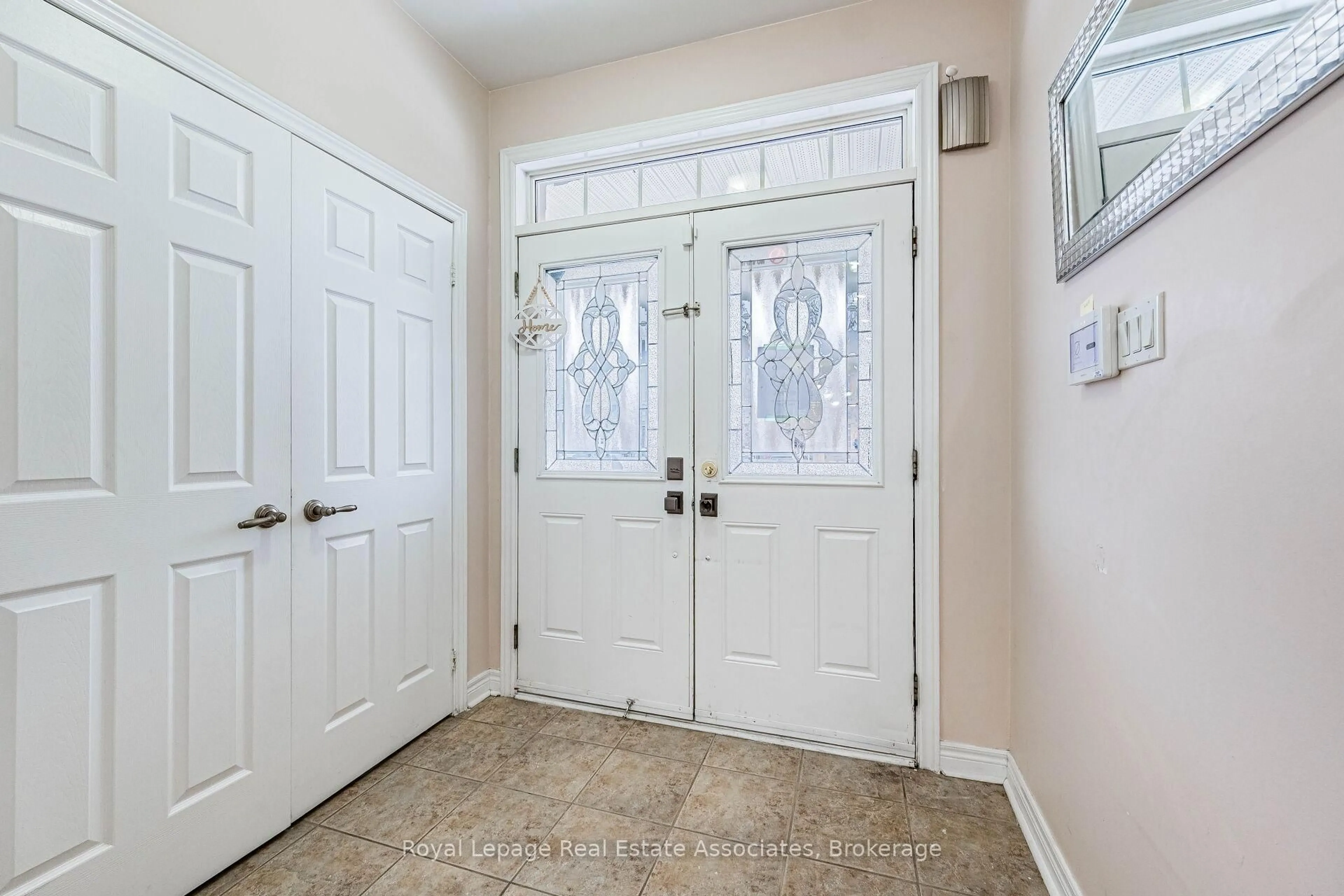 Indoor entryway for 116 Everingham Circ, Brampton Ontario L6R 0R9
