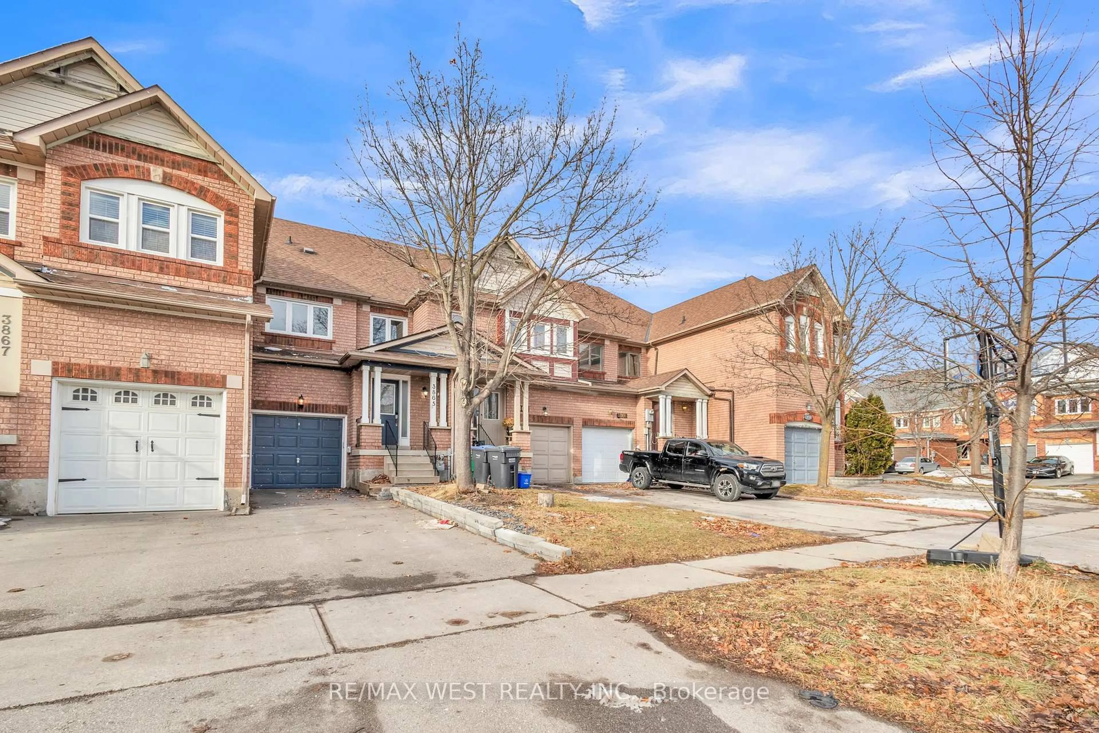 Home with brick exterior material, street for 3865 Allcroft Rd, Mississauga Ontario L5N 7E3