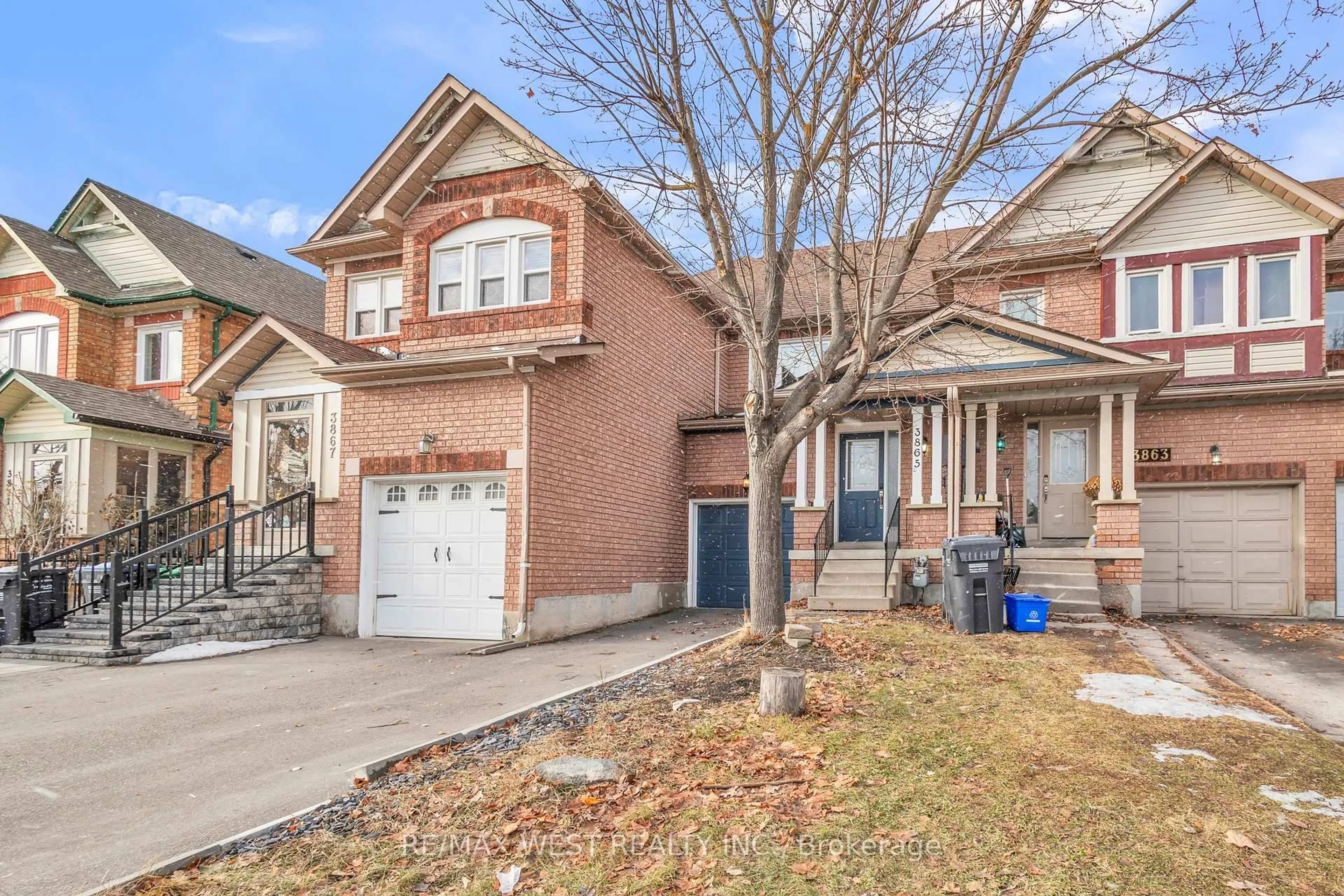 Home with brick exterior material, street for 3865 Allcroft Rd, Mississauga Ontario L5N 7E3