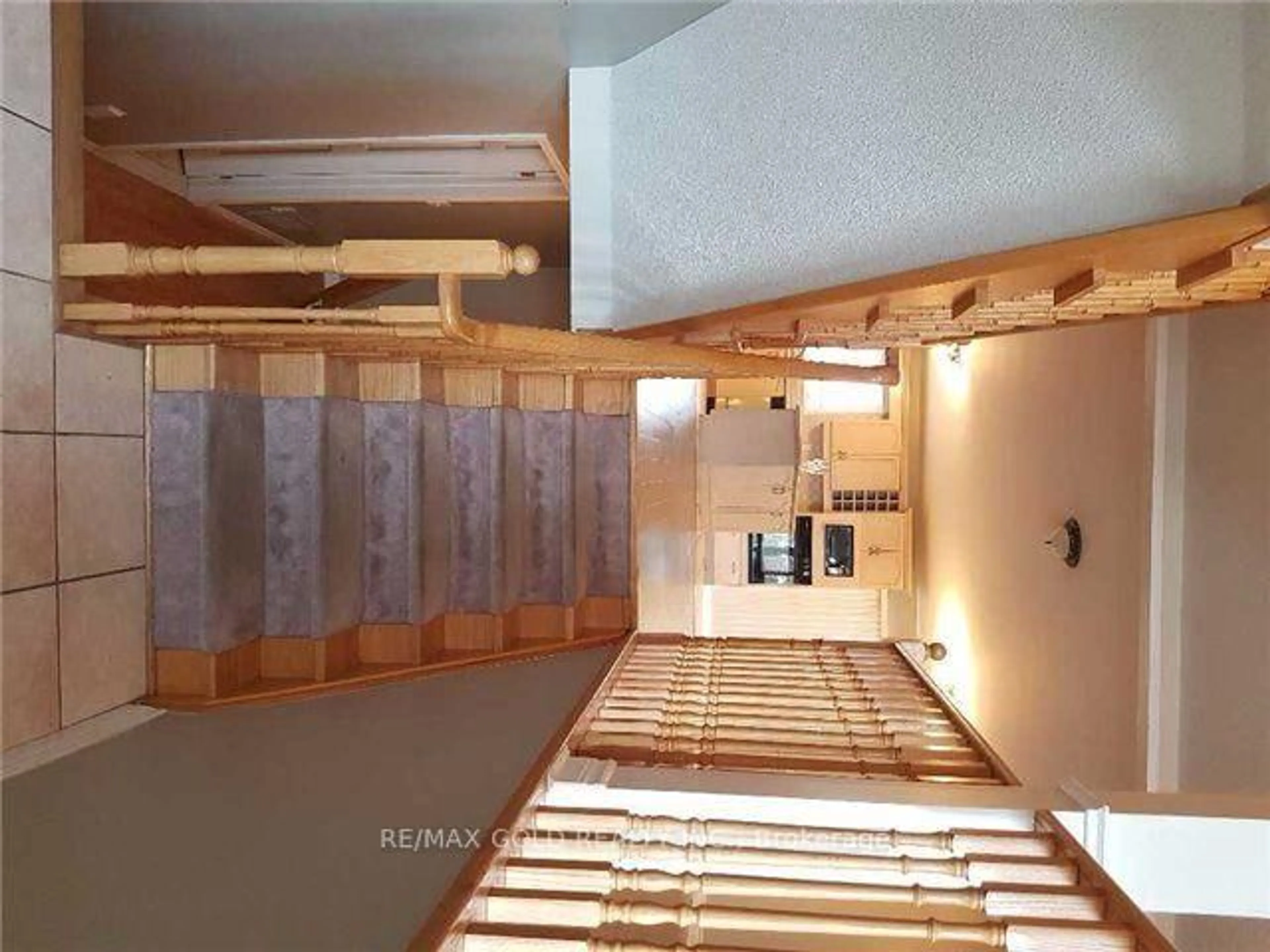 Unknown for 1 Spalding Gate, Brampton Ontario L6Y 4S8