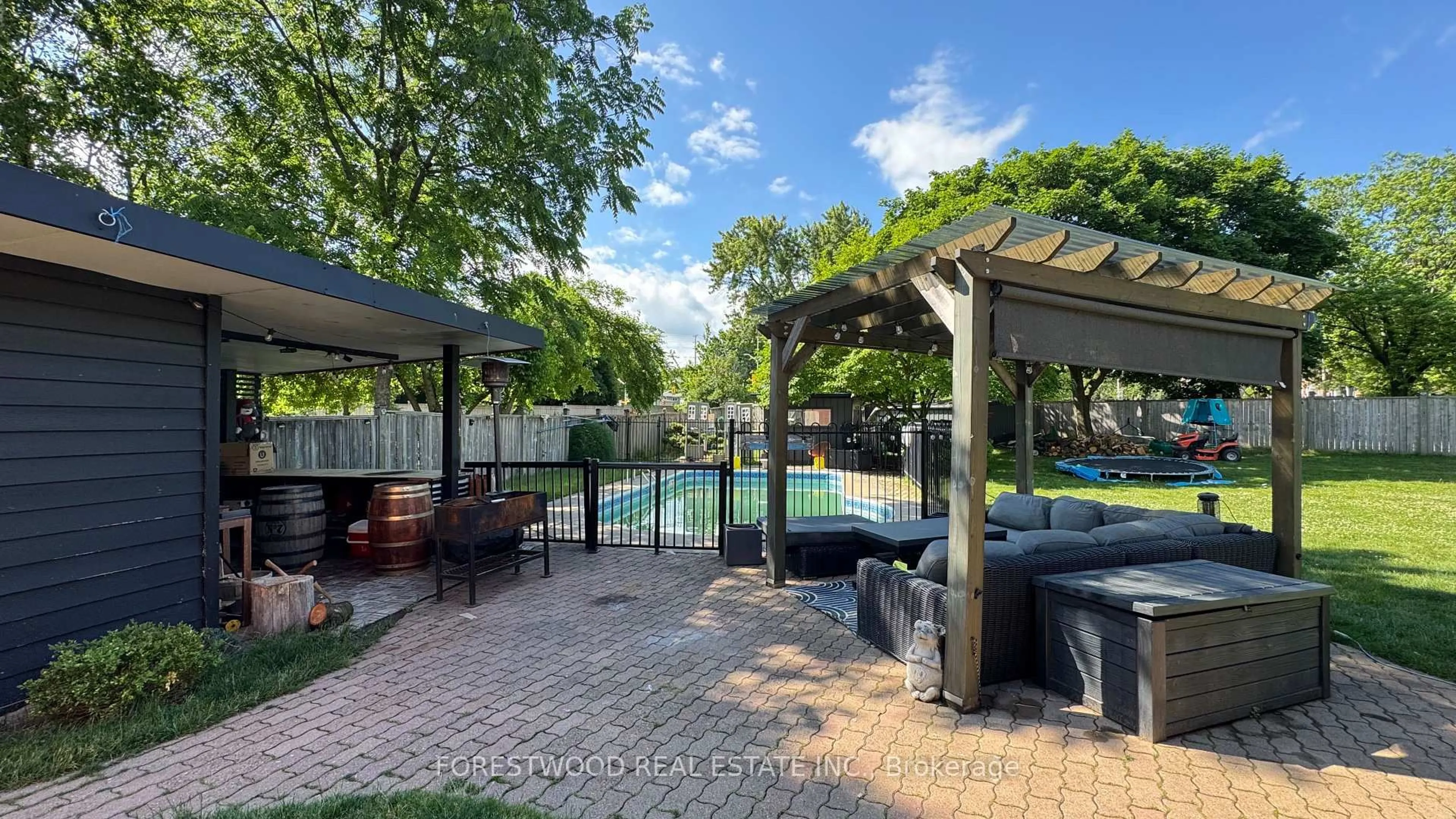 Pool for 1690 Saltdene Terr, Mississauga Ontario L4W 2E4