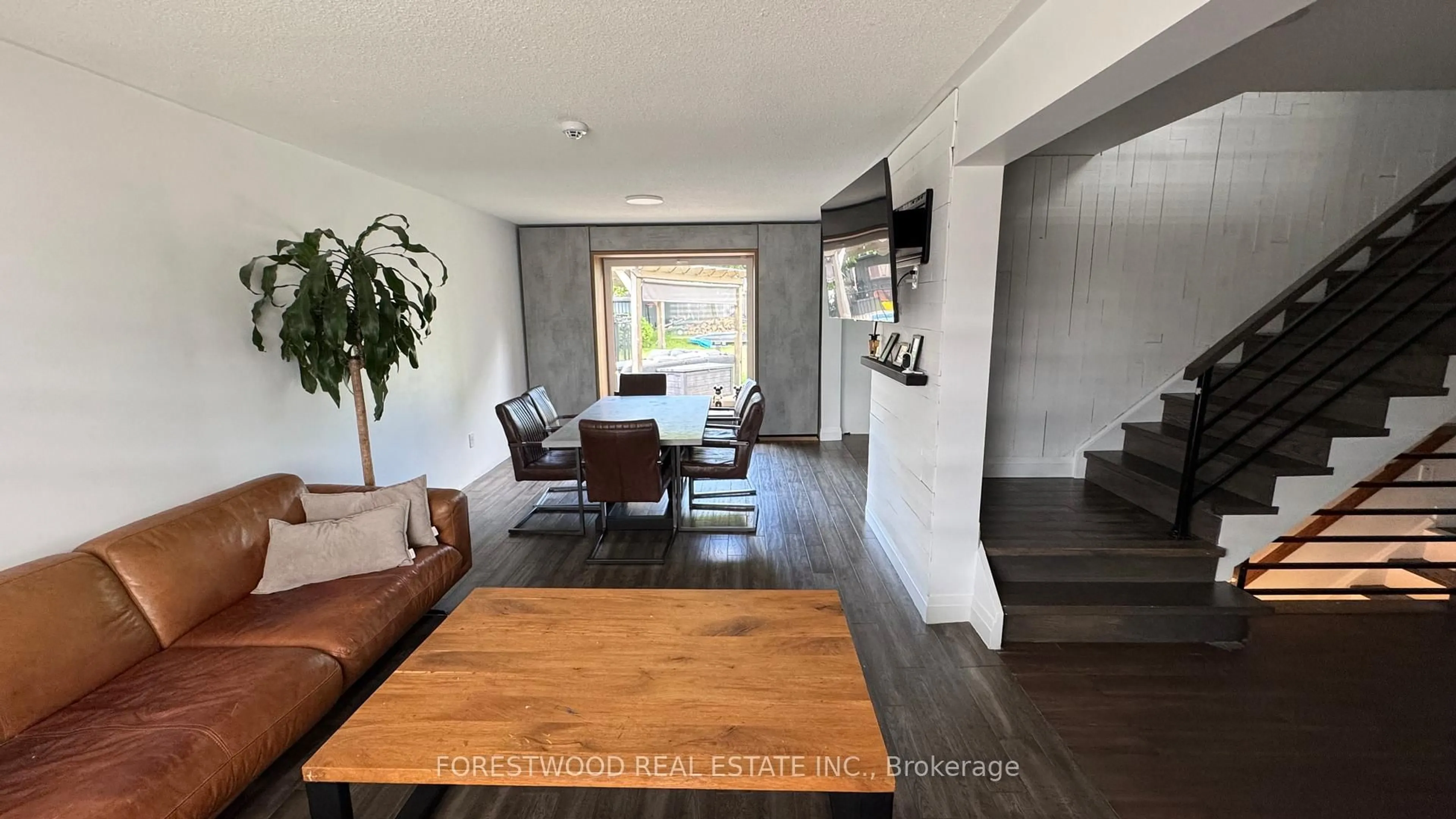 Unknown for 1690 Saltdene Terr, Mississauga Ontario L4W 2E4