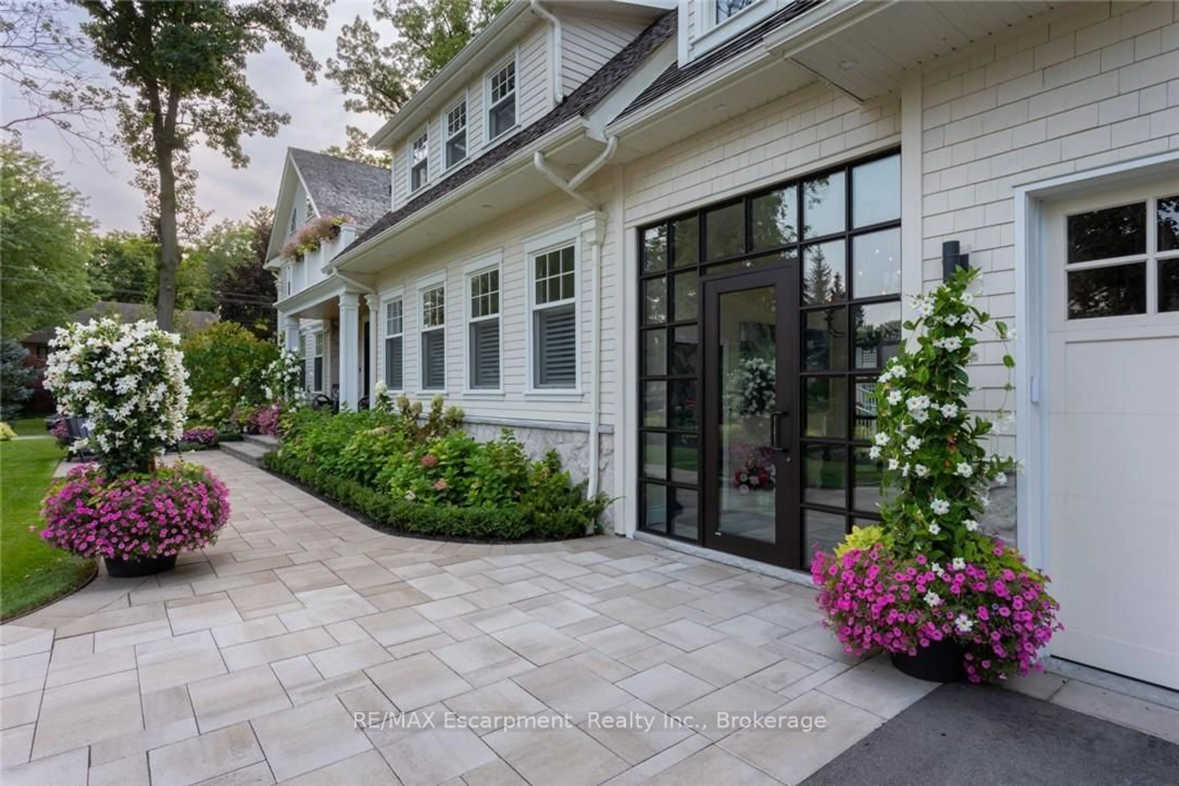 Unknown for 347 EAST HART Cres, Burlington Ontario L7N 1P8