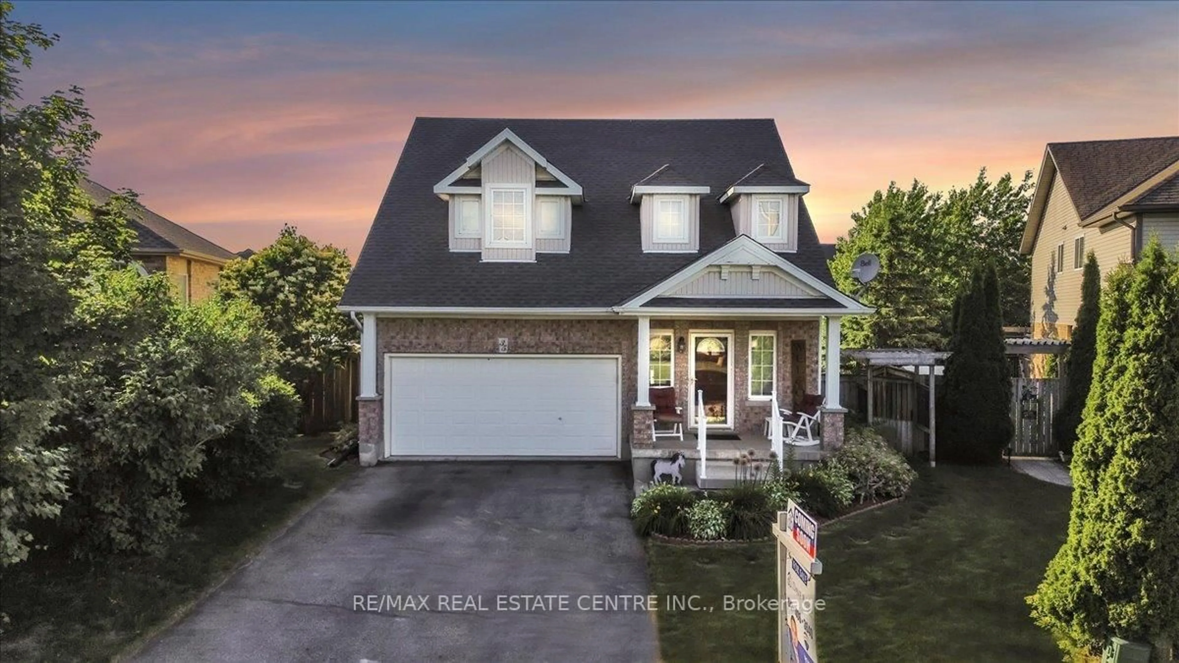 Home with vinyl exterior material, street for 35 Cameron Crt, Orangeville Ontario L9W 5G8